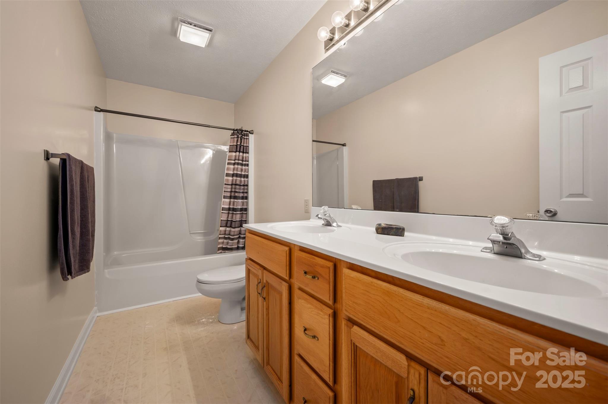 Zirconia, North Carolina, 28790, United States, 3 Bedrooms Bedrooms, ,2 BathroomsBathrooms,Residential,For Sale,1827884