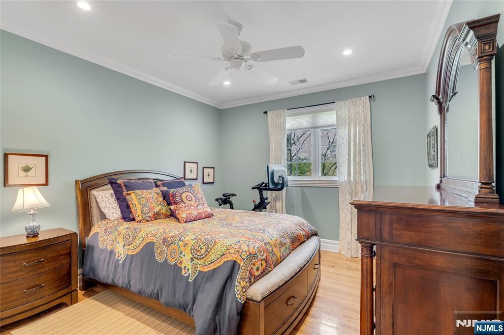 Morristown Town, New Jersey, 07960, United States, 2 Bedrooms Bedrooms, ,3 BathroomsBathrooms,Residential,For Sale,1993280