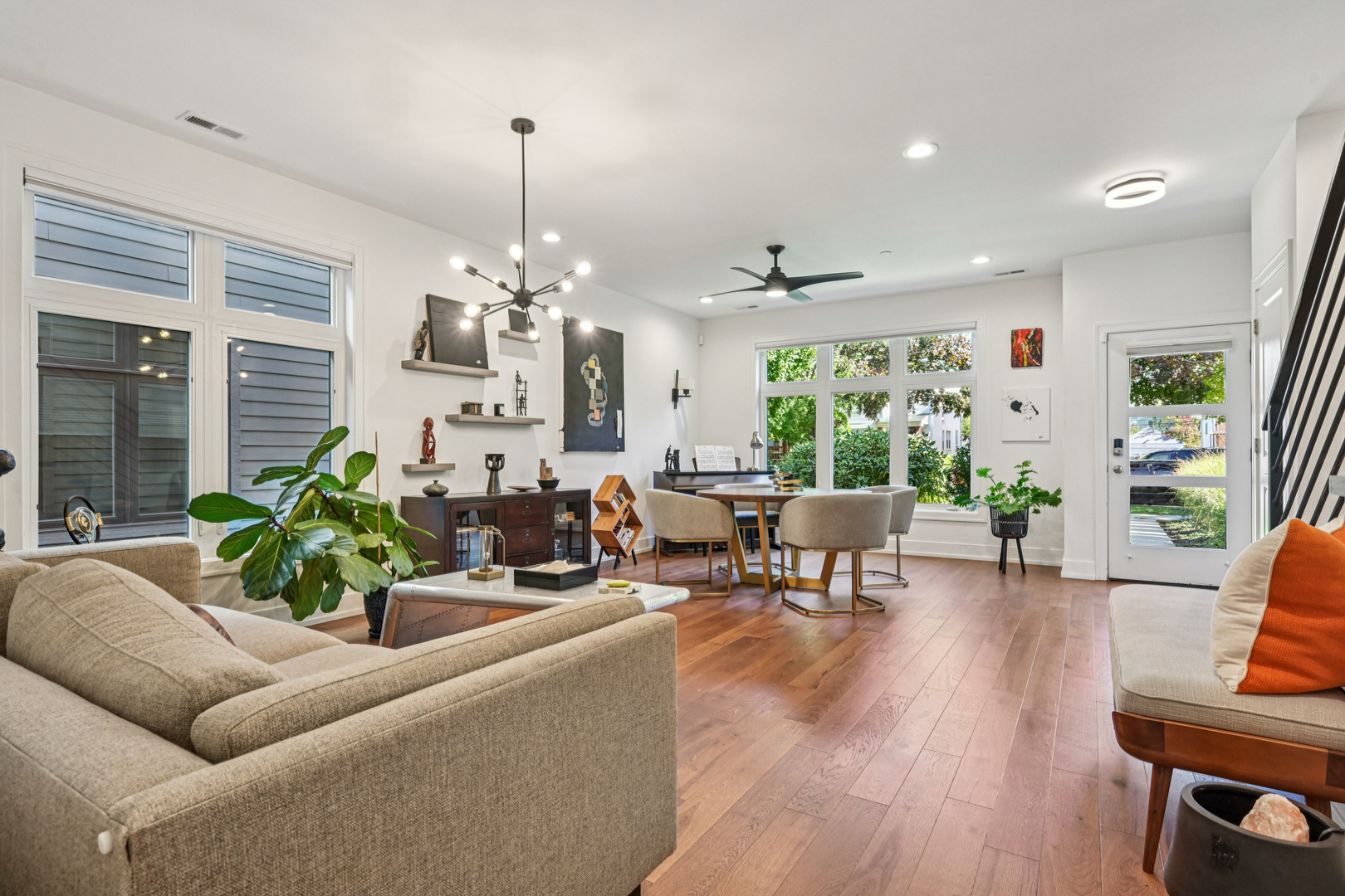 Evanston, Illinois, 60202, United States, 4 Bedrooms Bedrooms, ,3 BathroomsBathrooms,Residential,For Sale,1991957