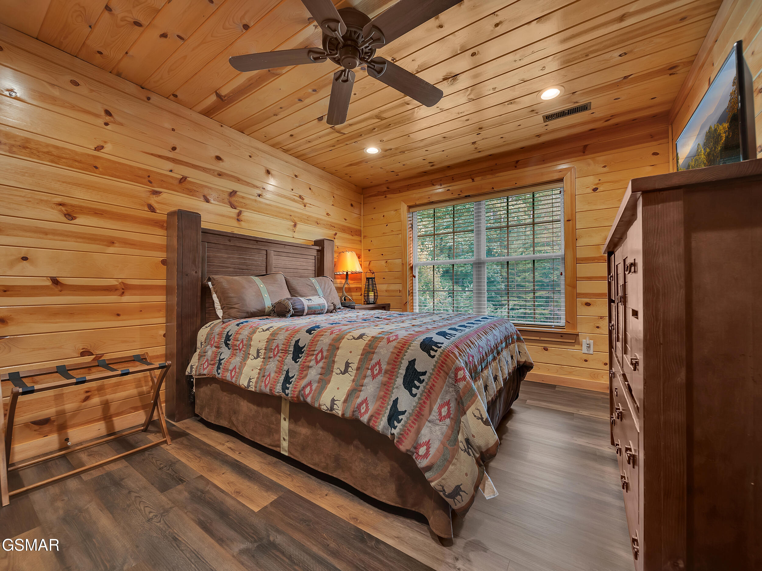 Pigeon Forge, Tennessee, 37876, United States, 4 Bedrooms Bedrooms, ,4 BathroomsBathrooms,Residential,For Sale,1944632