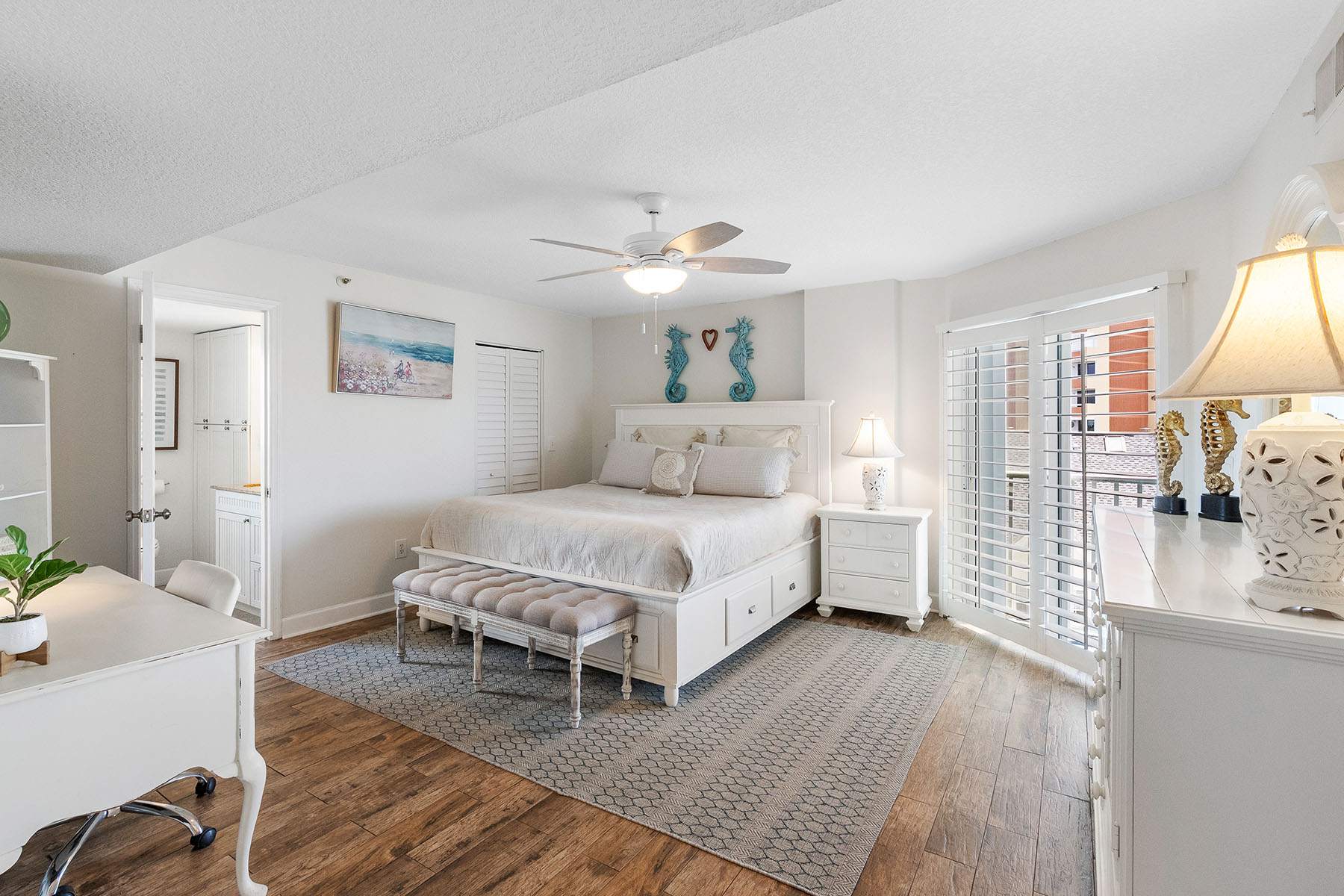 LIGHTHOUSE POINTE CONDO - 物件實景