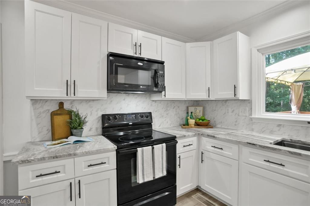 Acworth, Georgia, 30101, United States, 5 Bedrooms Bedrooms, ,4 BathroomsBathrooms,Residential,For Sale,1959497