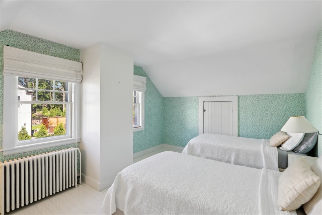 Gloucester, Massachusetts, 01930, United States, 5 Bedrooms Bedrooms, ,5 BathroomsBathrooms,Residential,For Sale,1837944