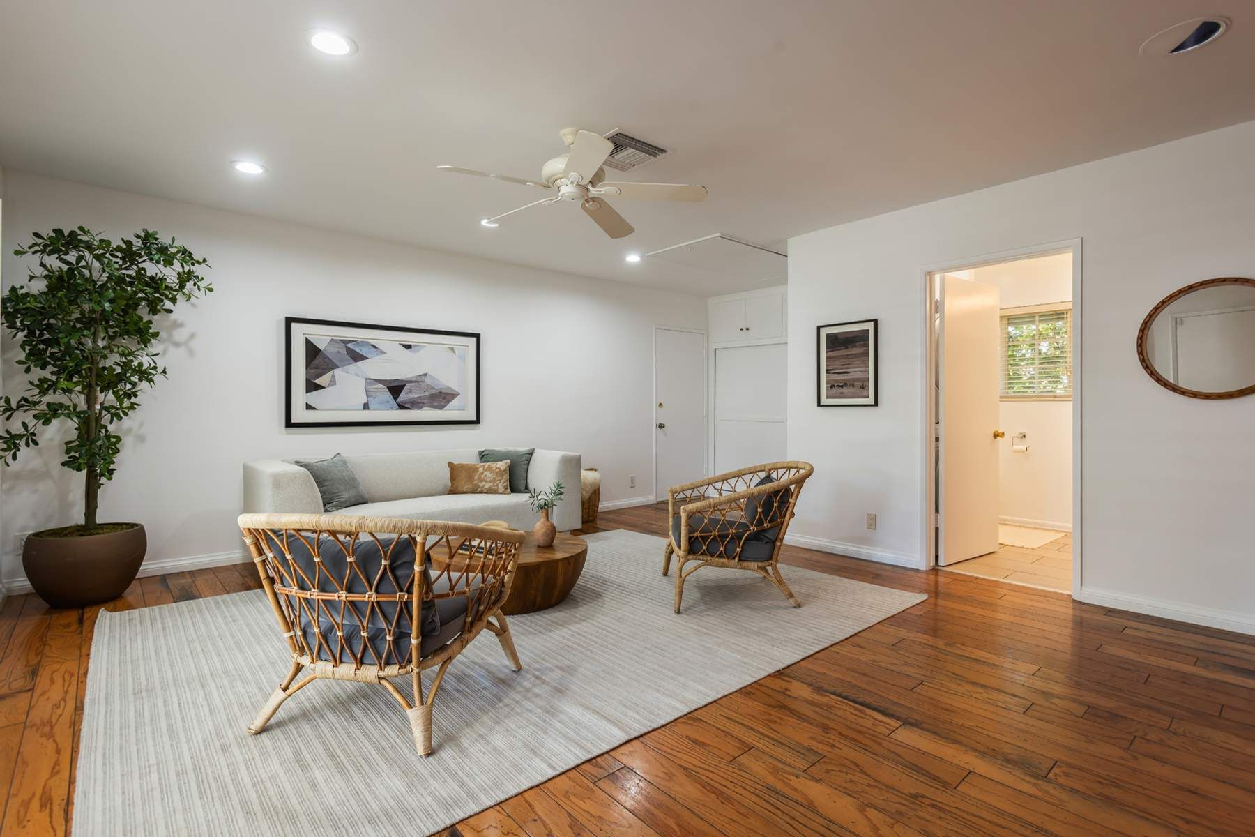  17336 Marilla St - 物件實景