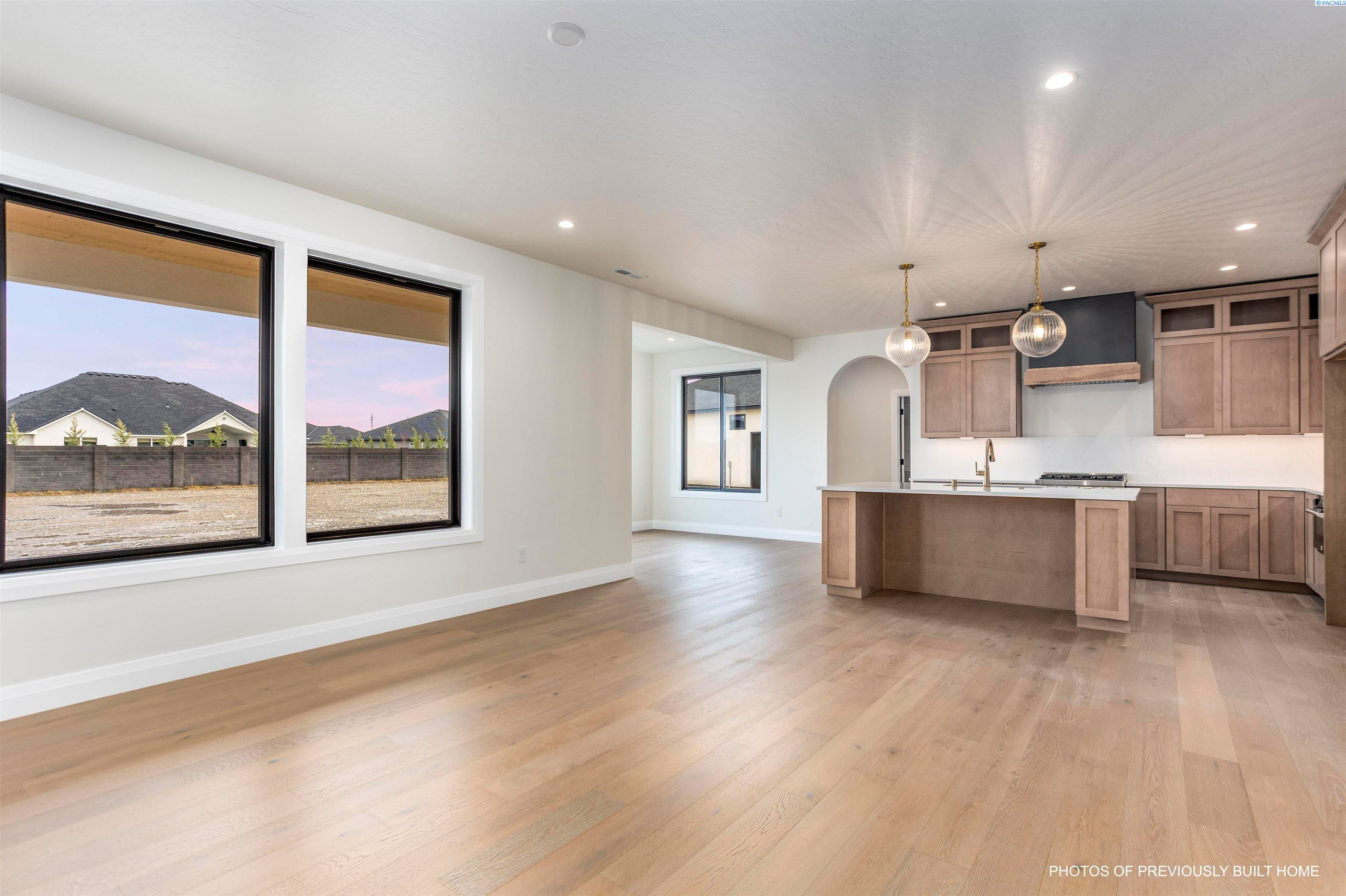 Pasco, Washington, 99301, United States, 4 Bedrooms Bedrooms, ,3 BathroomsBathrooms,Residential,For Sale,1900803
