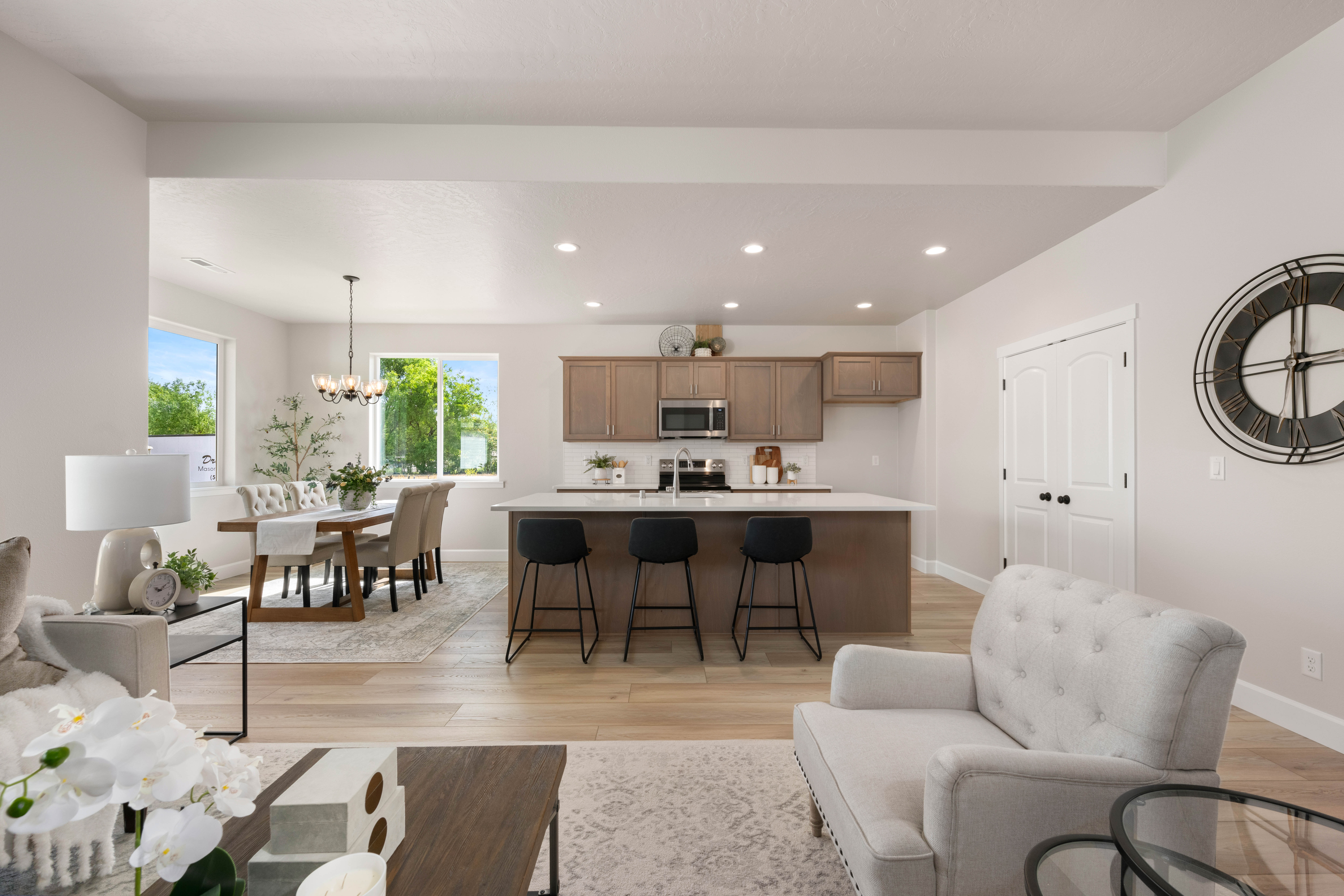  3 Car Garage, Great Floor Plan & Corner Lot - 物件實景