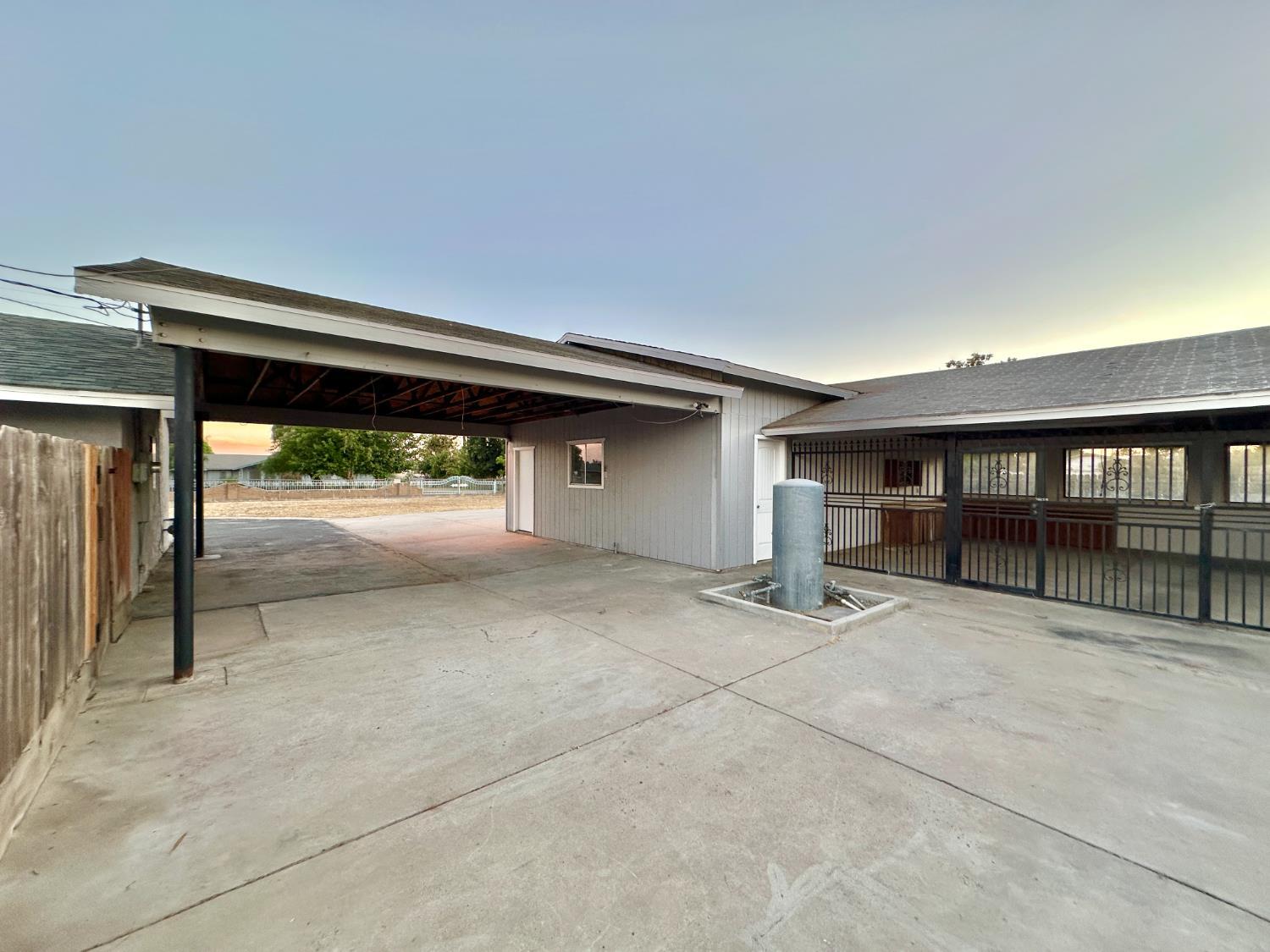 Fresno, California, 93722, United States, 4 Bedrooms Bedrooms, ,2 BathroomsBathrooms,Residential,For Sale,1943321