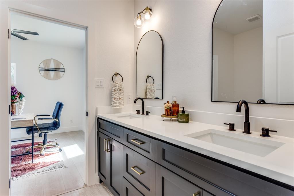 Fort Worth, Texas, 76109, United States, 4 Bedrooms Bedrooms, ,3 BathroomsBathrooms,Residential,For Sale,1974156