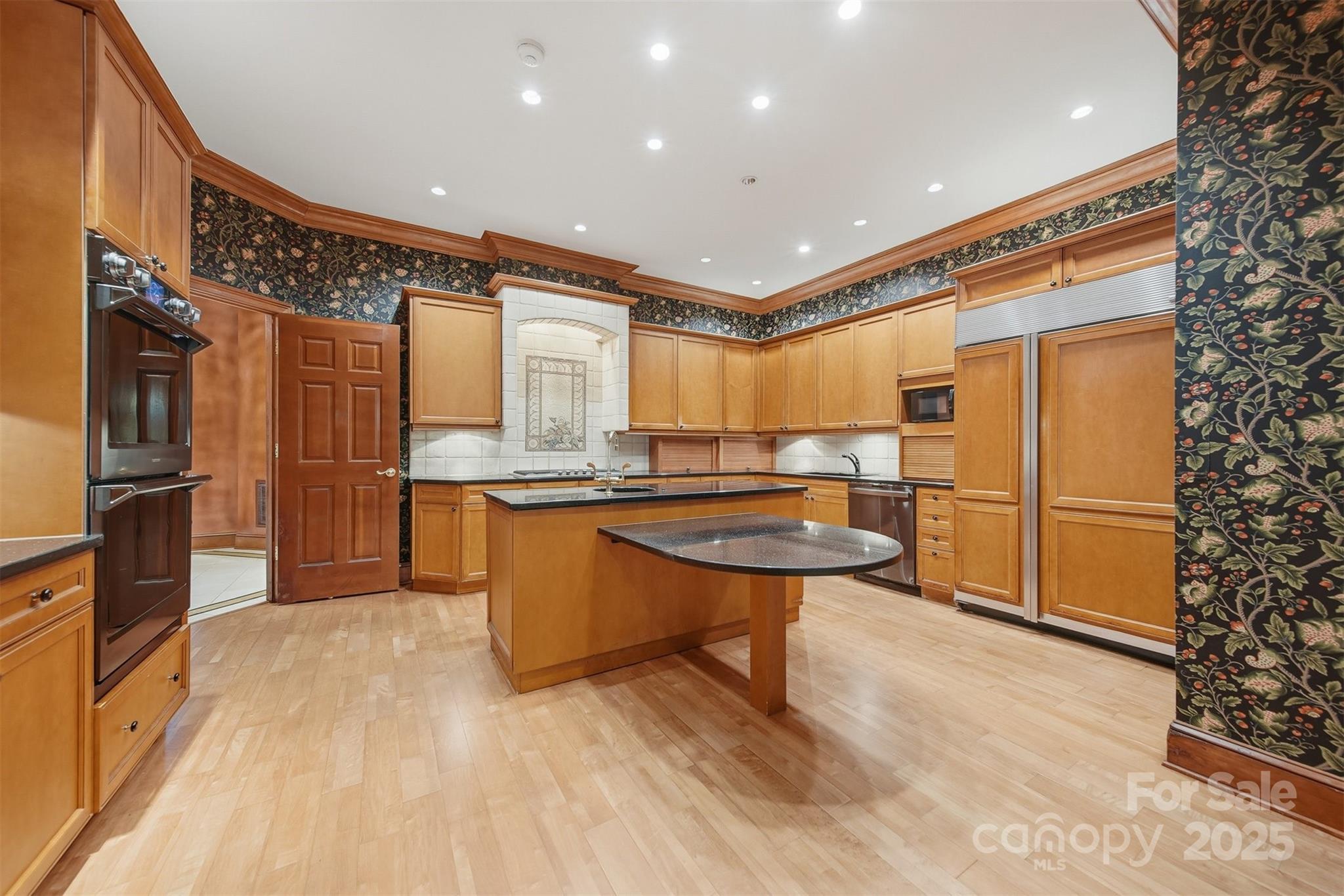 Conover, North Carolina, 28613, United States, 6 Bedrooms Bedrooms, ,7 BathroomsBathrooms,Residential,For Sale,1991981