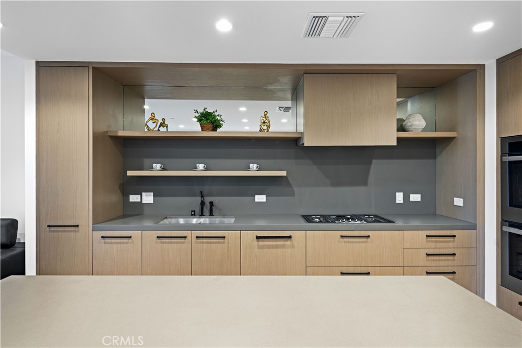Los Angeles, California, 90024, United States, 2 Bedrooms Bedrooms, ,2 BathroomsBathrooms,Residential,For Sale,1746972