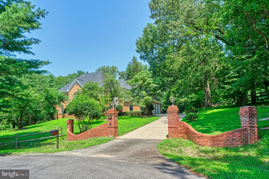 Great Falls, Virginia, 22066, United States, 5 Bedrooms Bedrooms, ,5 BathroomsBathrooms,Residential,For Sale,1900616