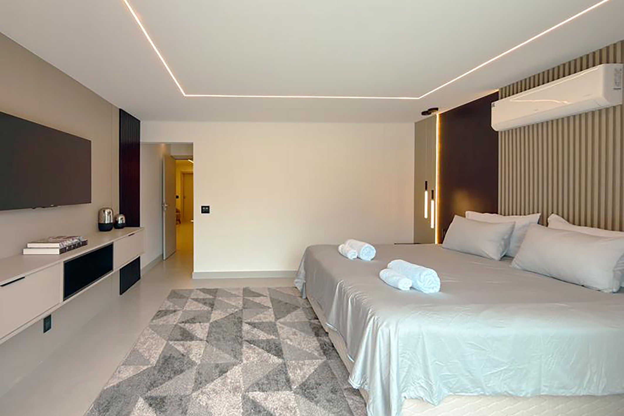  Contemporary canal-front residence with private yacht dock in Porto Bracuhy - 物件實景