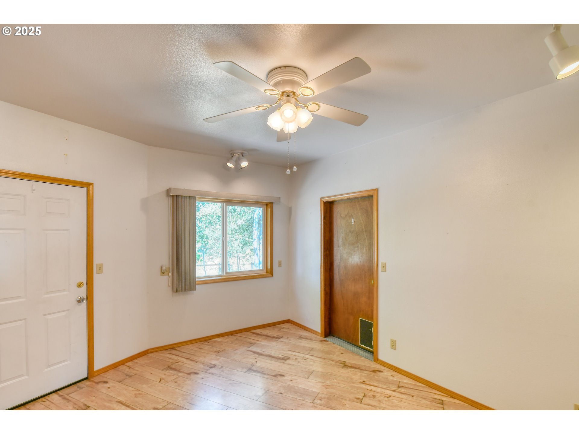 Pendleton, Oregon, 97801, United States, 3 Bedrooms Bedrooms, ,3 BathroomsBathrooms,Residential,For Sale,1891177