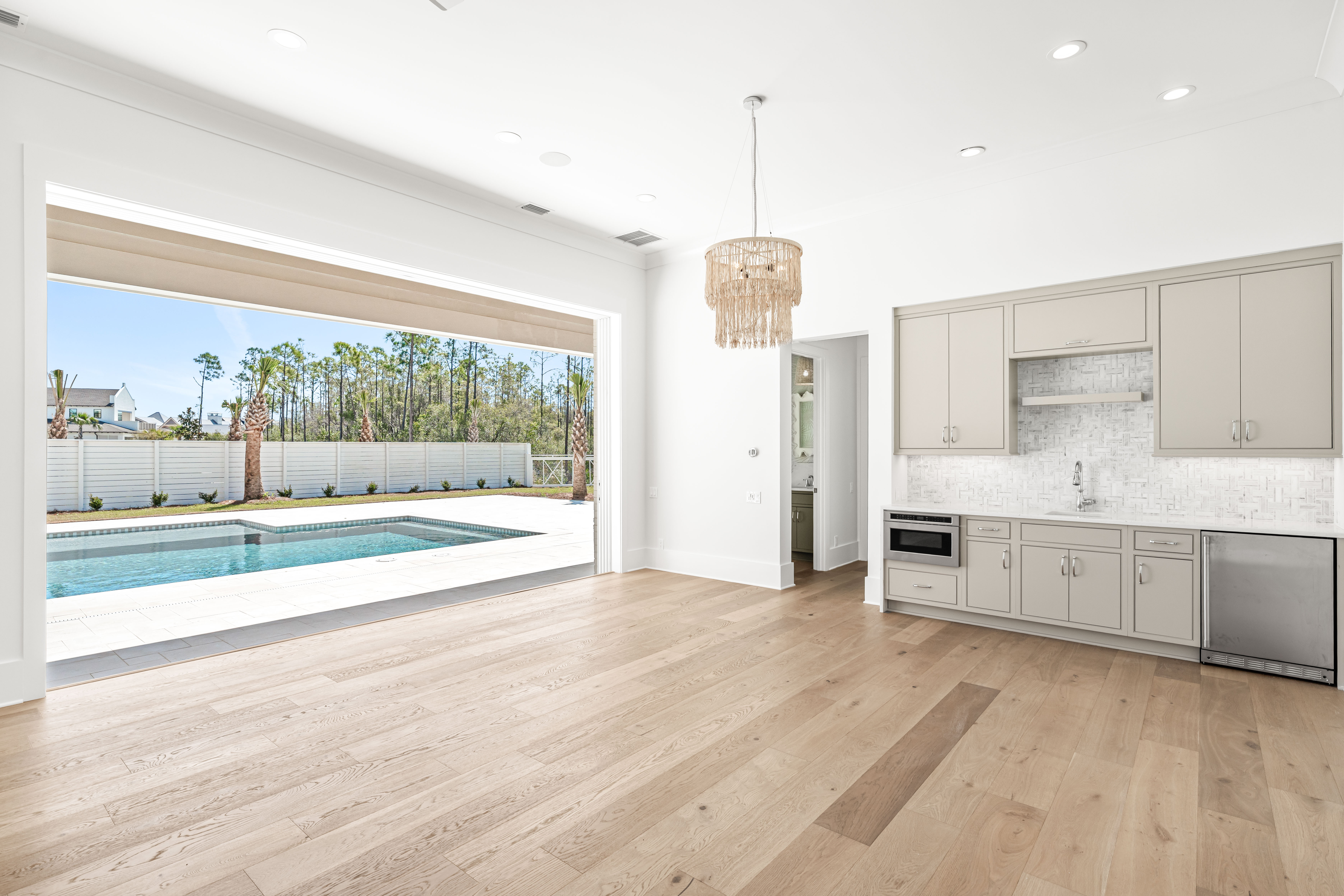  Magnificent Half-Acre Estate With Outdoor Oasis and Casita - 物件實景