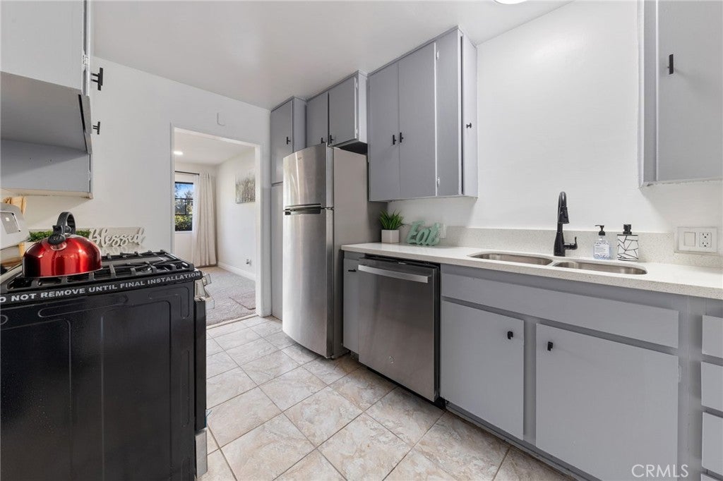 5162 Village Green #96, Los Angeles, California, 90016, United States, 2 Bedrooms Bedrooms, ,1 BathroomBathrooms,Residential,For Sale,5162 Village Green #96,1649469