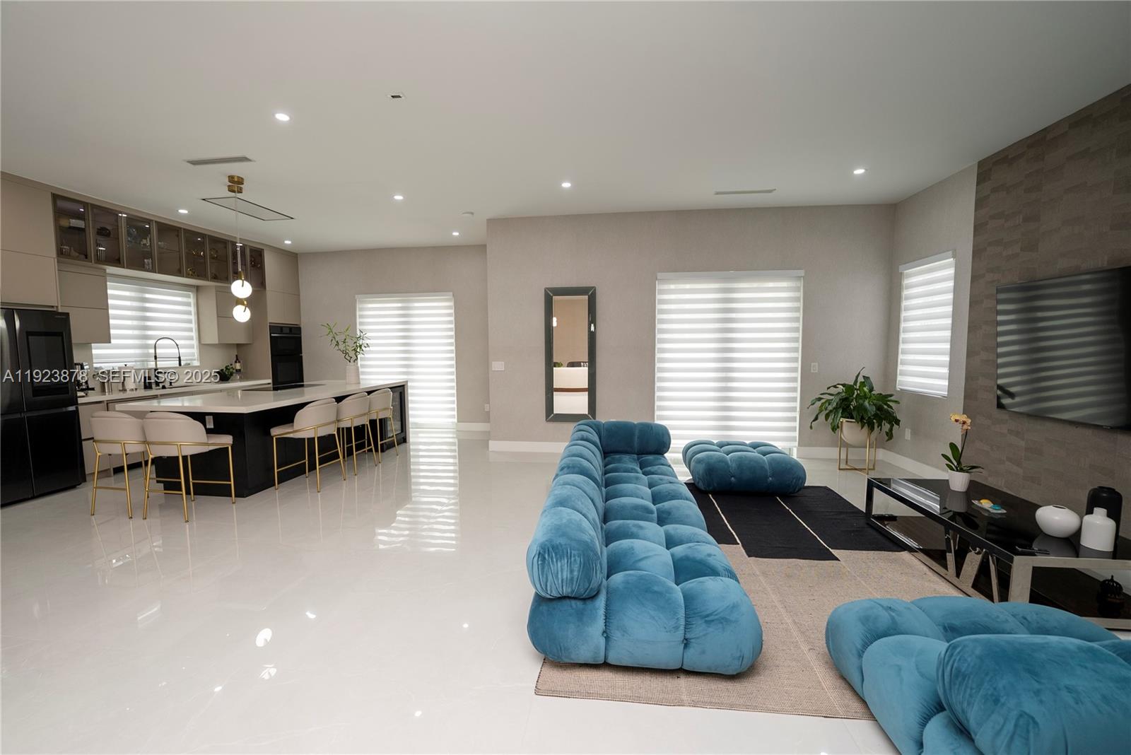 Doral, Florida, 33122, United States, 4 Bedrooms Bedrooms, ,5 BathroomsBathrooms,Residential,For Sale,2002186