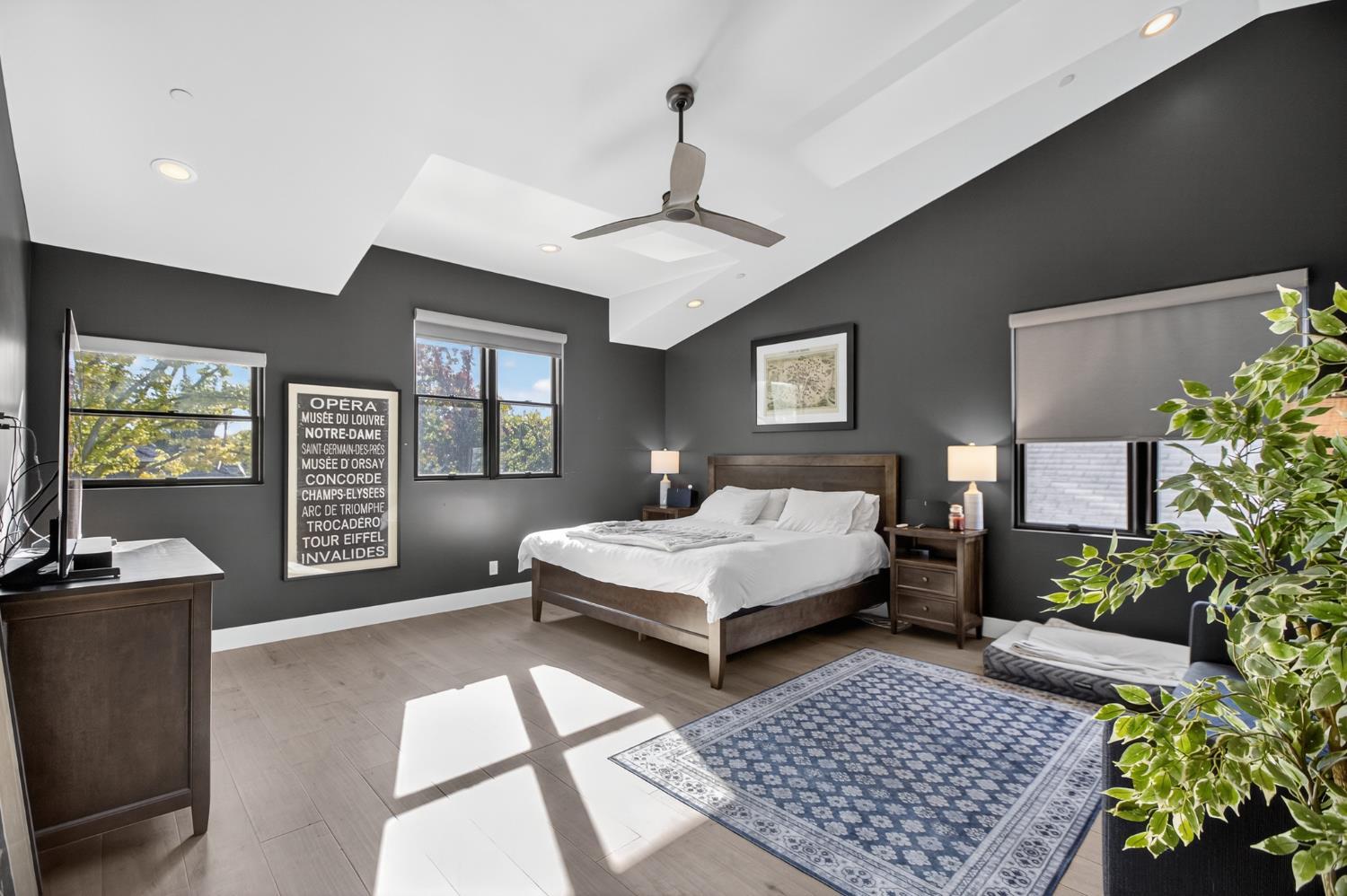 Sacramento, California, 95816, United States, 3 Bedrooms Bedrooms, ,5 BathroomsBathrooms,Residential,For Sale,1978117