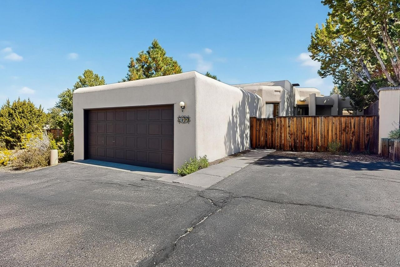 Santa Fe, New Mexico, 87507, United States, 3 Bedrooms Bedrooms, ,2 BathroomsBathrooms,Residential,For Sale,1955311