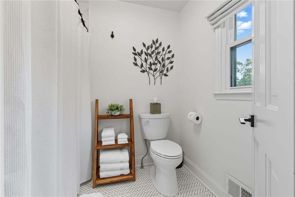 Alpharetta, Georgia, 30005, United States, 4 Bedrooms Bedrooms, ,6 BathroomsBathrooms,Residential,For Sale,1983404