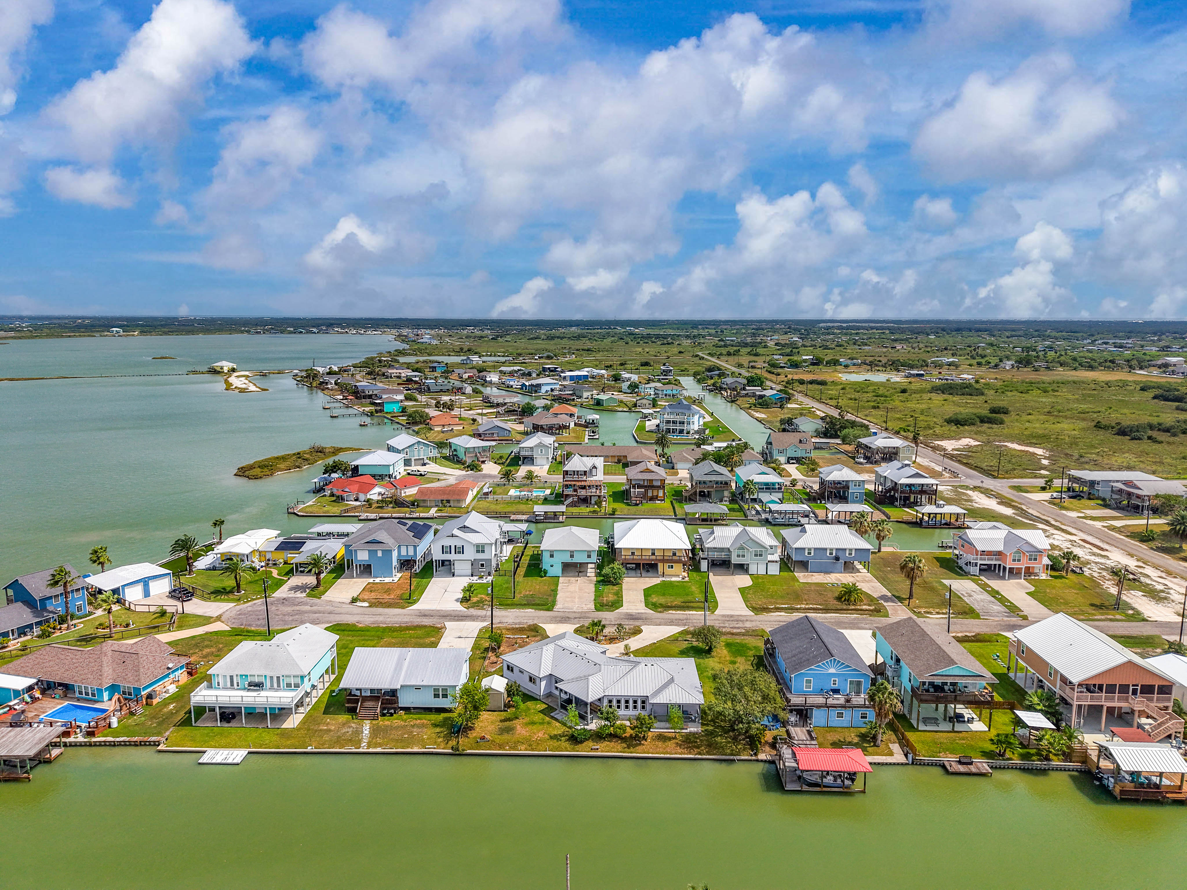 Beautiful Coastal Home on Oversized Lot - 物件實景