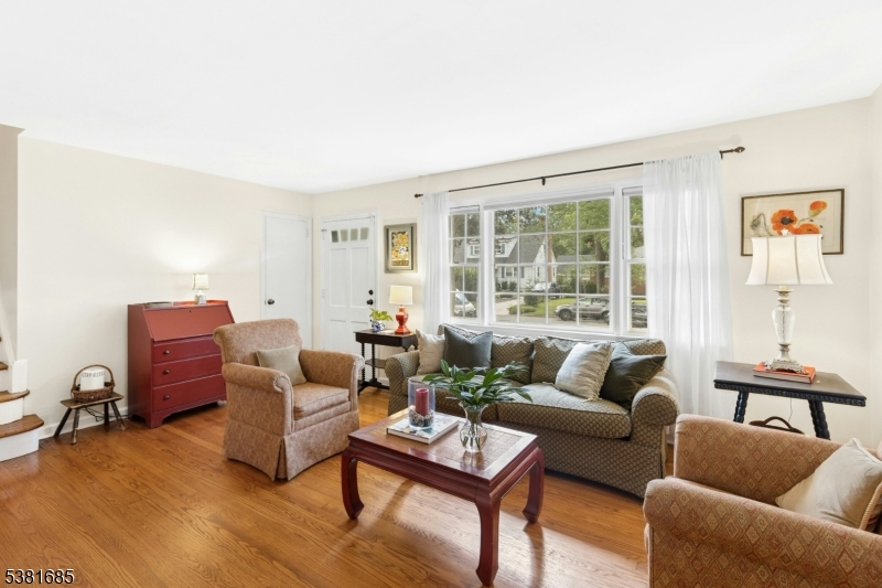 Cranford Twp., New Jersey, 07016, United States, 3 Bedrooms Bedrooms, ,2 BathroomsBathrooms,Residential,For Sale,1938829