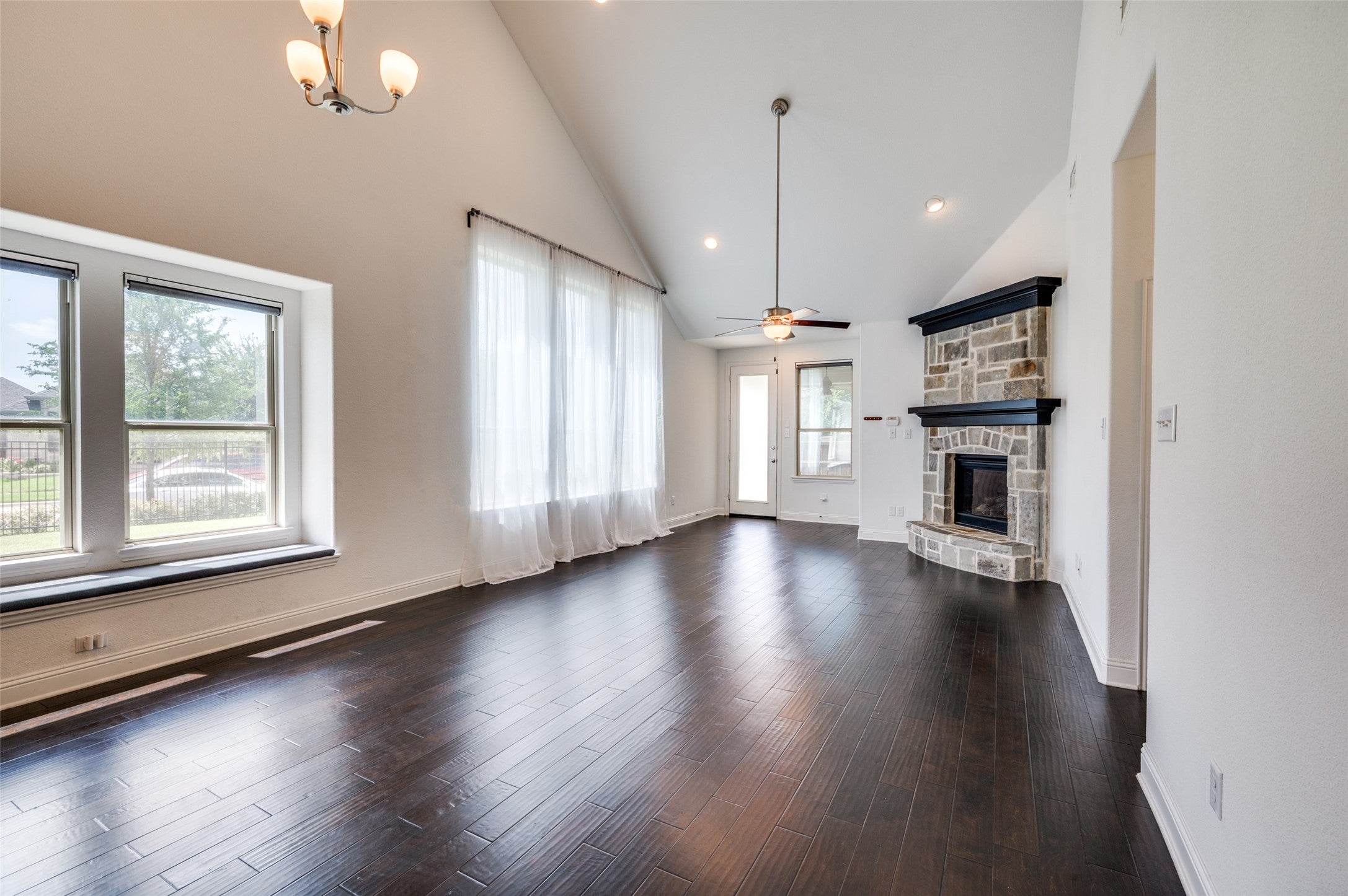 Arlington, Texas, 76005, United States, 3 Bedrooms Bedrooms, ,3 BathroomsBathrooms,Residential,For Sale,1977592