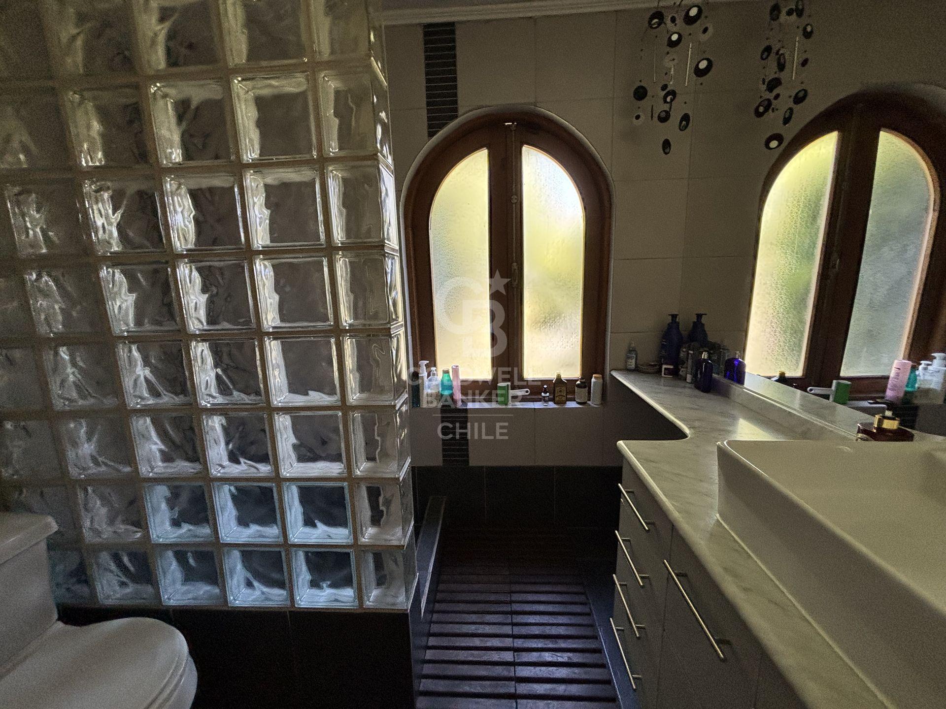 Las Condes, Chile, 5 Bedrooms Bedrooms, ,4 BathroomsBathrooms,Residential,For Sale,1751302