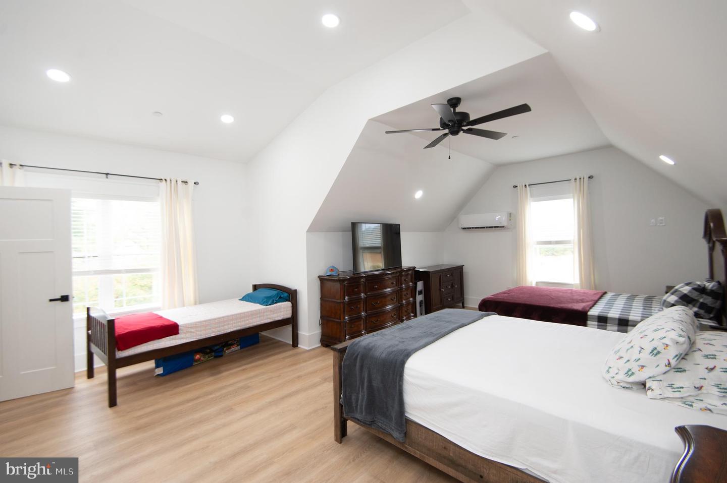 Delmar, Maryland, 21875, United States, 4 Bedrooms Bedrooms, ,4 BathroomsBathrooms,Residential,For Sale,1992058