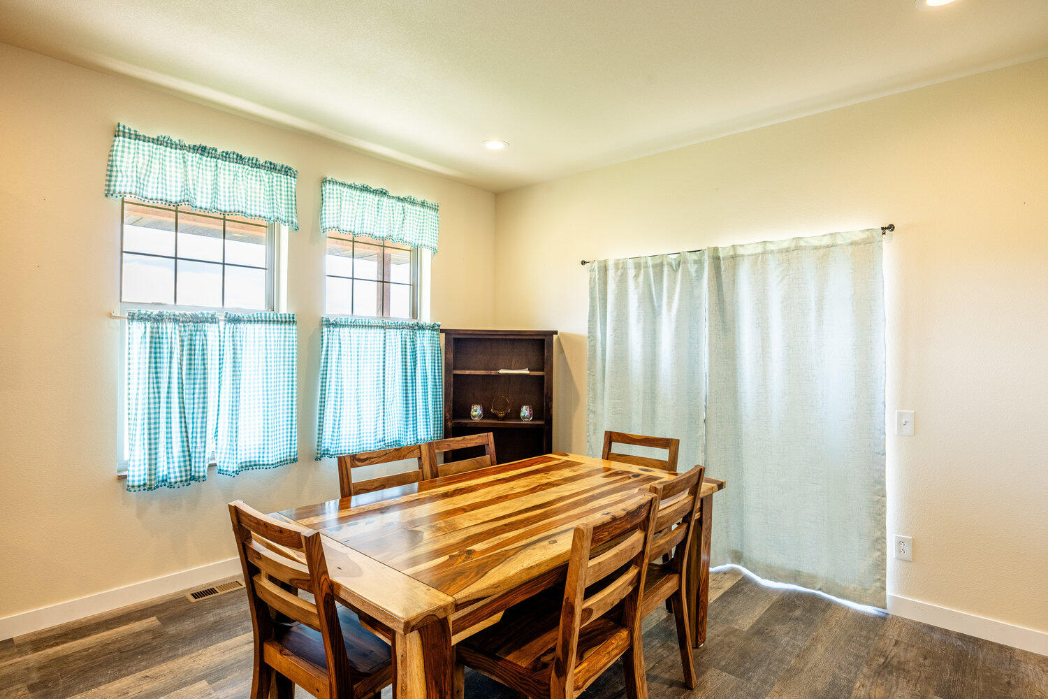 Sheridan, Wyoming, 82801, United States, 3 Bedrooms Bedrooms, ,2 BathroomsBathrooms,Residential,For Sale,1906088