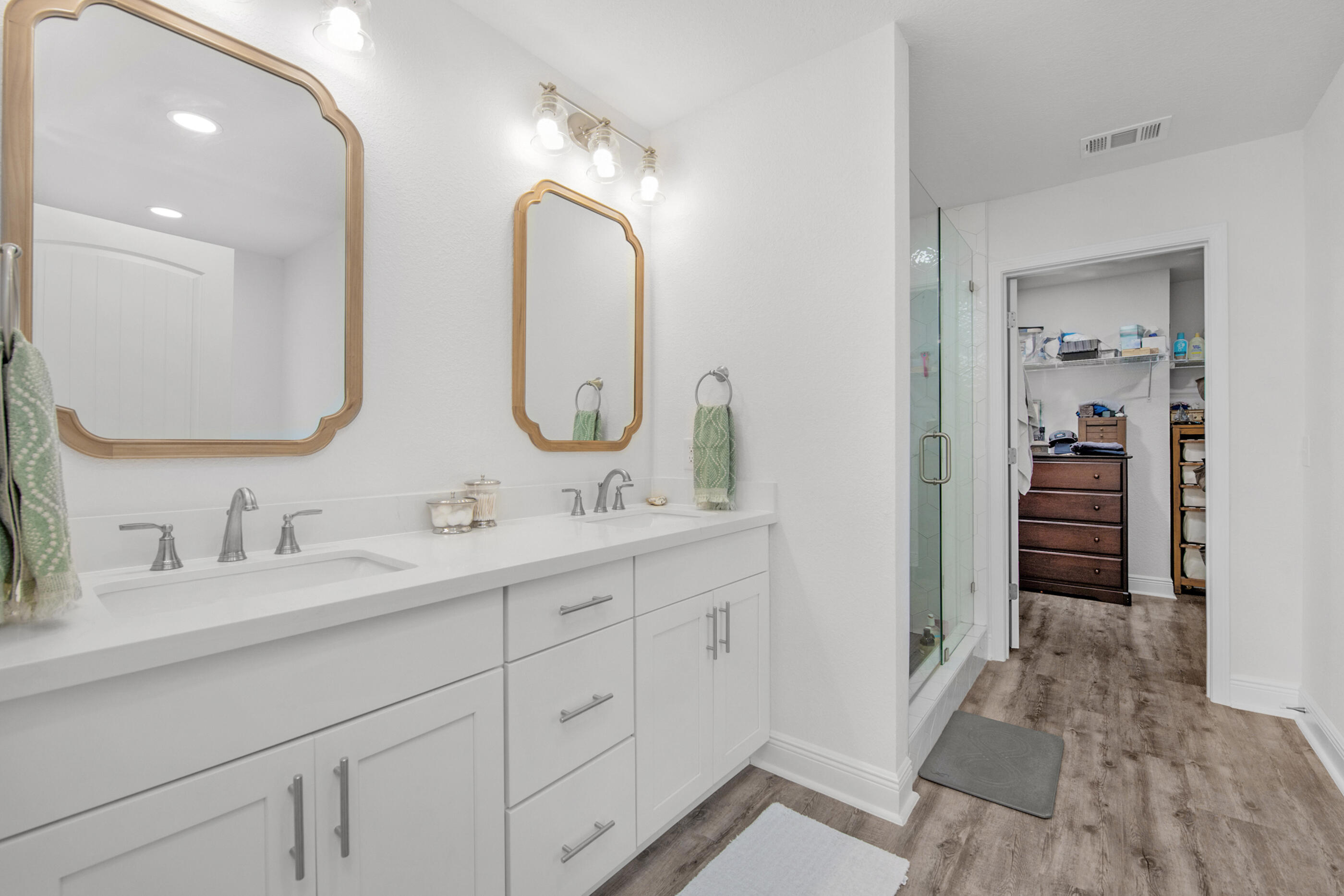 Gulf Breeze, Florida, 32563, United States, 5 Bedrooms Bedrooms, ,3 BathroomsBathrooms,Residential,For Sale,1950395