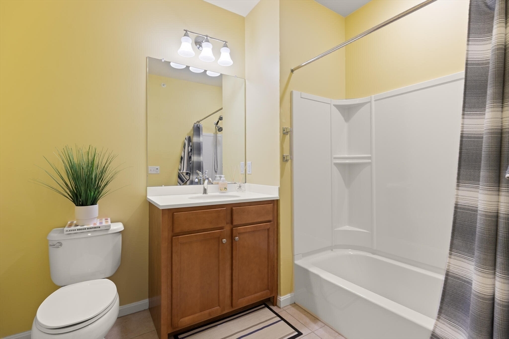 Braintree, Massachusetts, 02184, United States, 2 Bedrooms Bedrooms, ,2 BathroomsBathrooms,Residential,For Sale,1938636