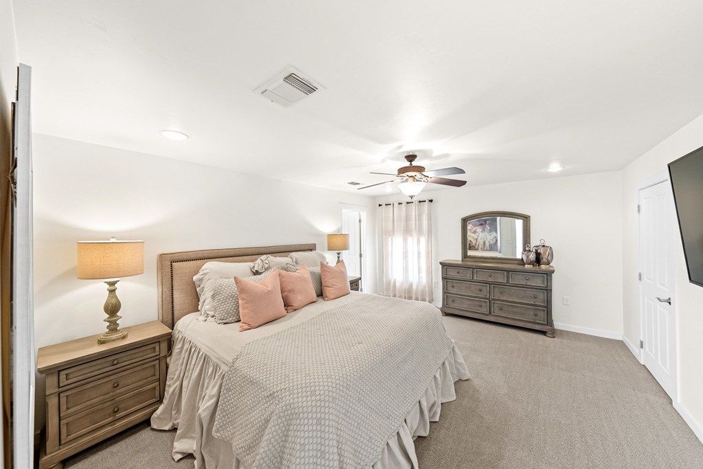 Fredericksburg, Texas, 78624, United States, 6 Bedrooms Bedrooms, ,6 BathroomsBathrooms,Residential,For Sale,2048440