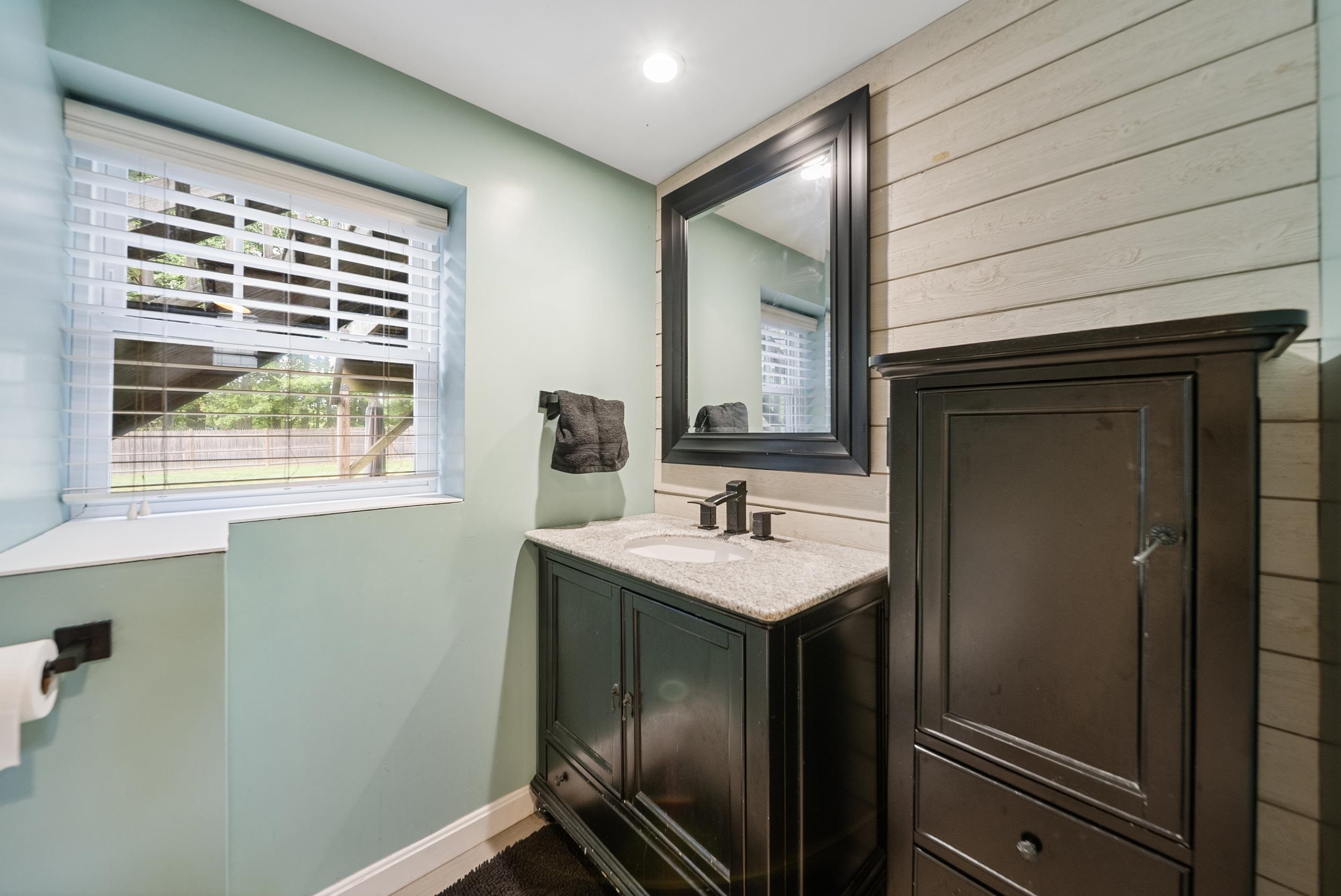 Derry, New Hampshire, 03038, United States, 3 Bedrooms Bedrooms, ,1 BathroomBathrooms,Residential,For Sale,1938906