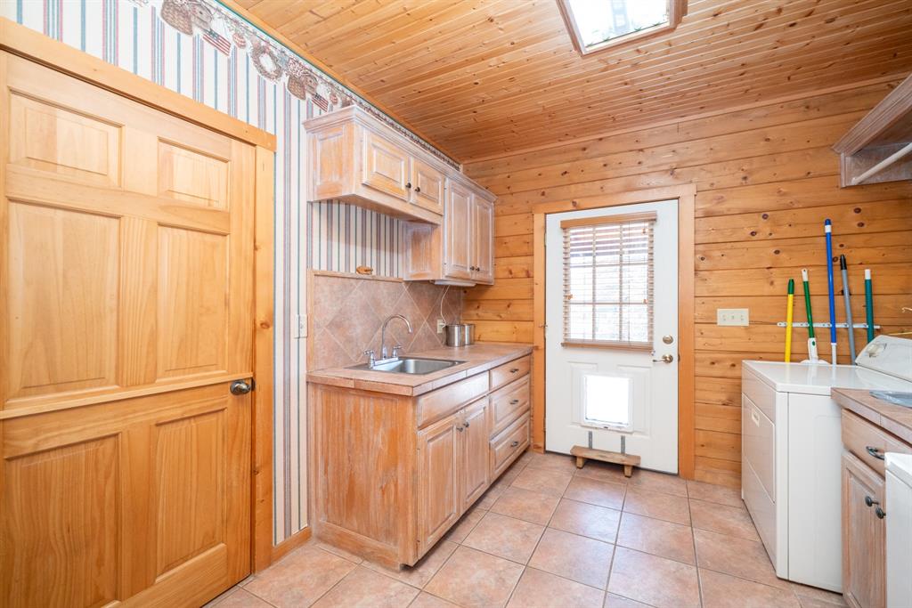 Gilmer, Texas, 75645, United States, 3 Bedrooms Bedrooms, ,4 BathroomsBathrooms,Residential,For Sale,2006338