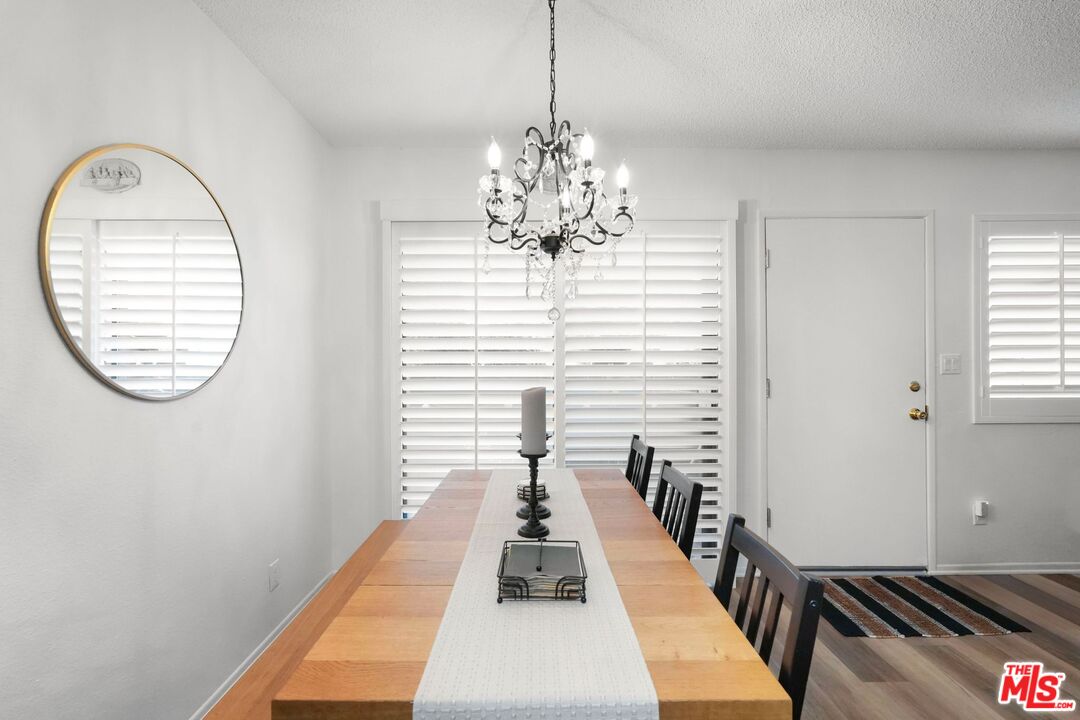 Reseda, California, 91335, United States, 2 Bedrooms Bedrooms, ,3 BathroomsBathrooms,Residential,For Sale,1995543