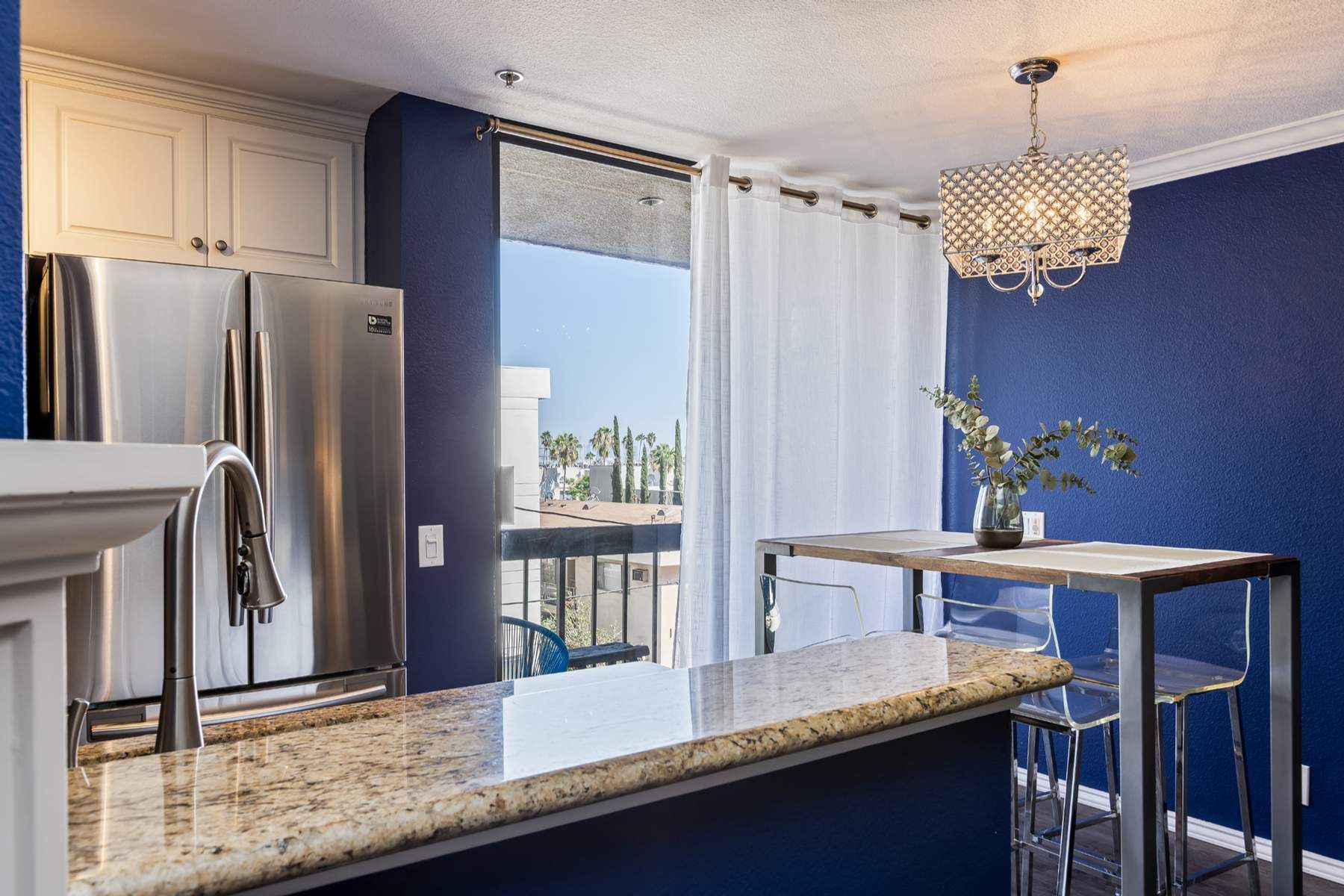  7320 Hawthorn Avenue, #215 - 物件實景