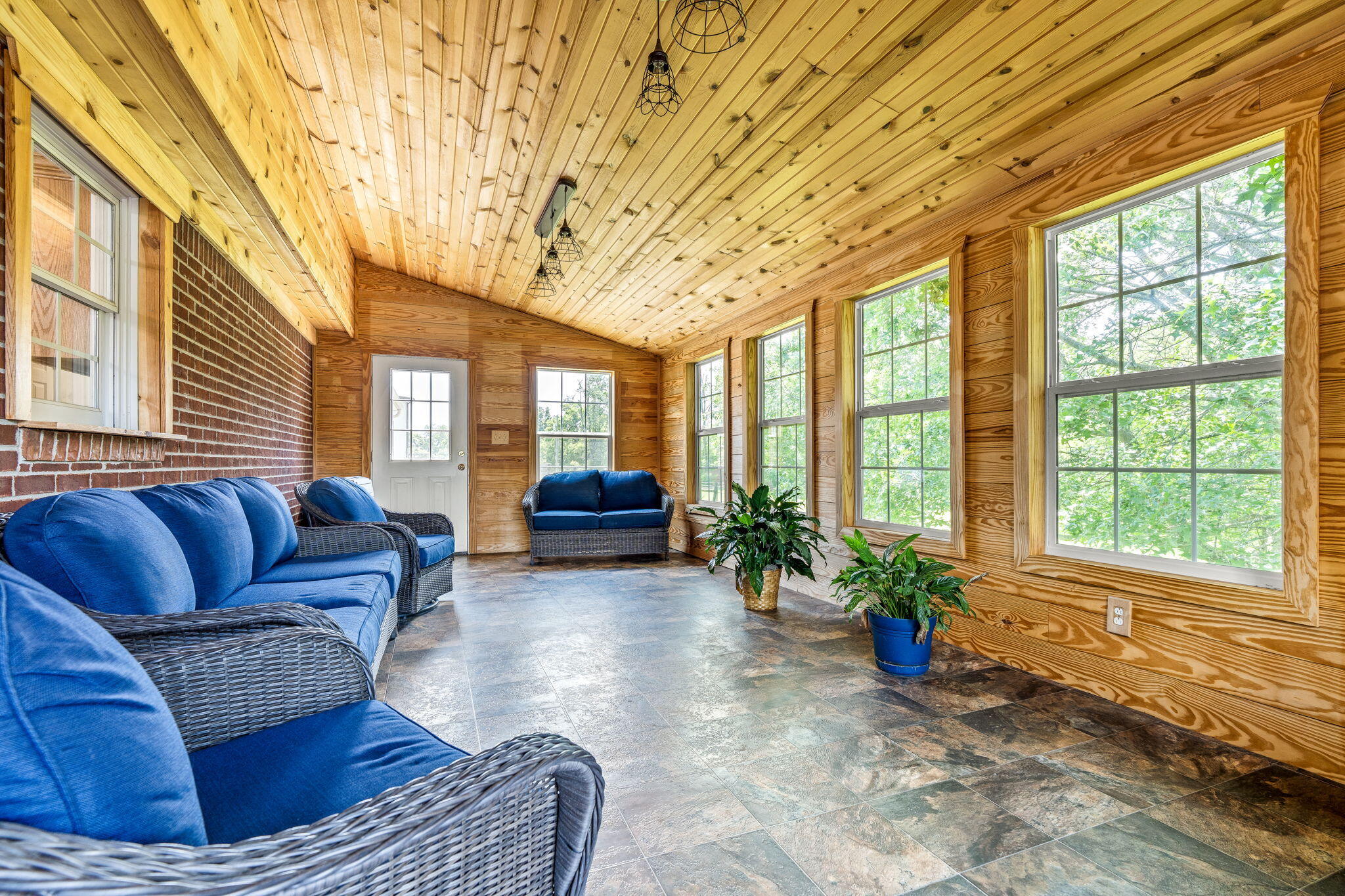 Waddy, Kentucky, 40076, United States, 3 Bedrooms Bedrooms, ,2 BathroomsBathrooms,Residential,For Sale,1979583