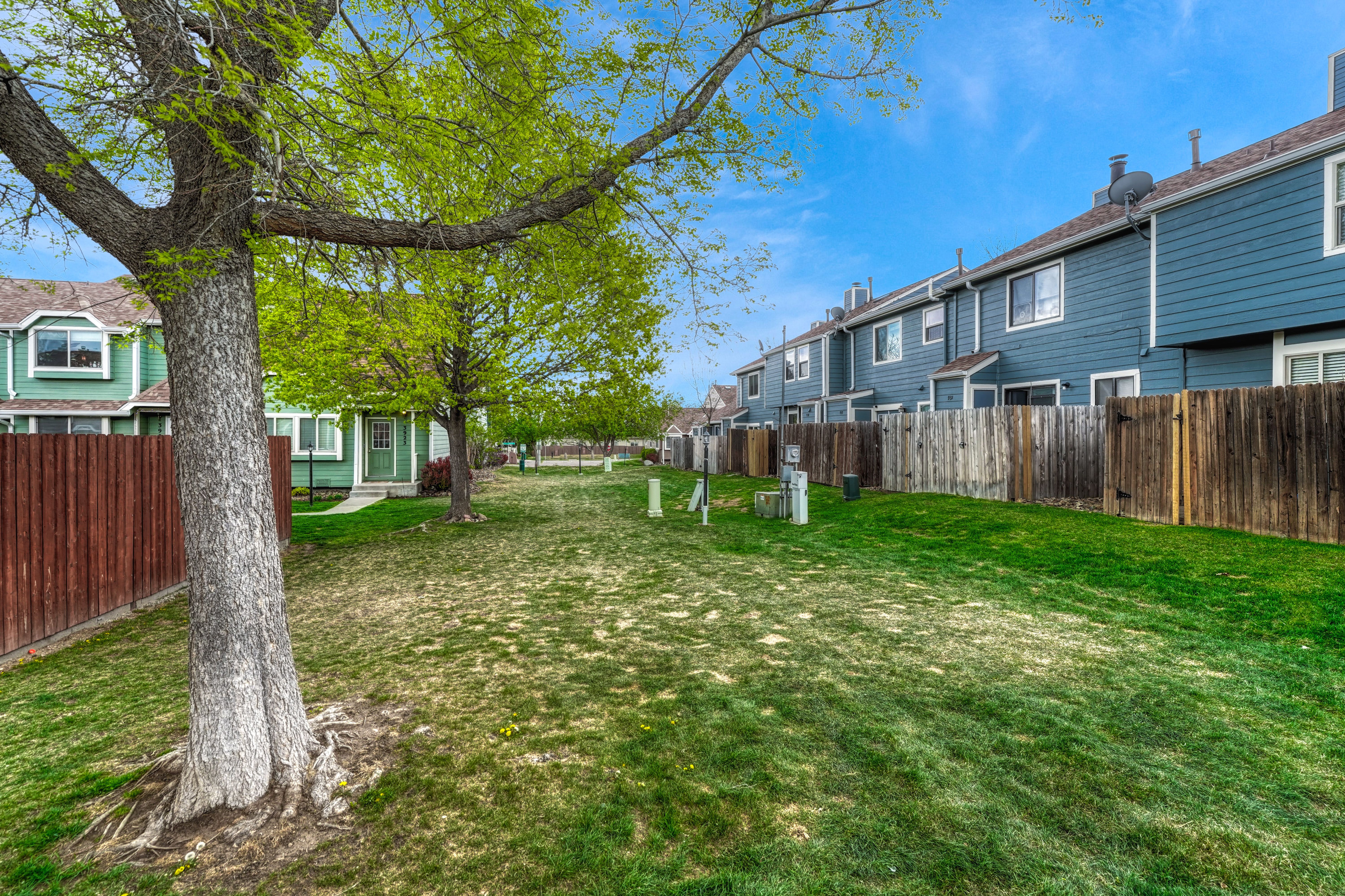  Sunlit Townhouse with Mountain Views & Private Patio - 物件實景