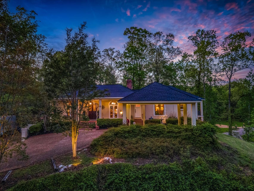 Columbus, Mississippi, 39705, United States, 4 Bedrooms Bedrooms, ,4 BathroomsBathrooms,Residential,For Sale,1976327