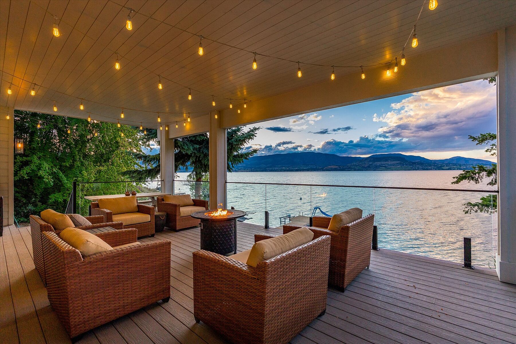  Stunning Home with Privacy - 物件實景