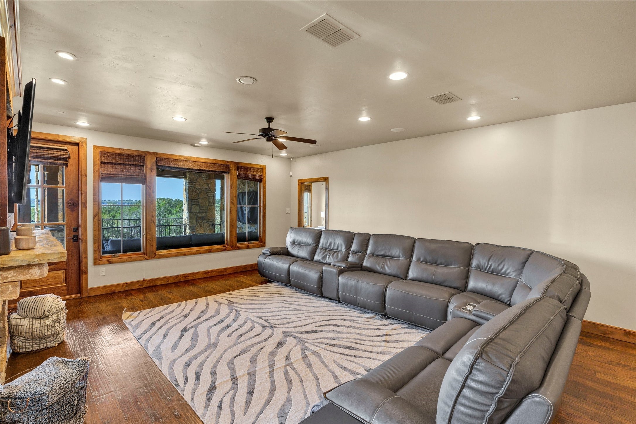 Graford, Texas, 76449, United States, 3 Bedrooms Bedrooms, ,4 BathroomsBathrooms,Residential,For Sale,1982485