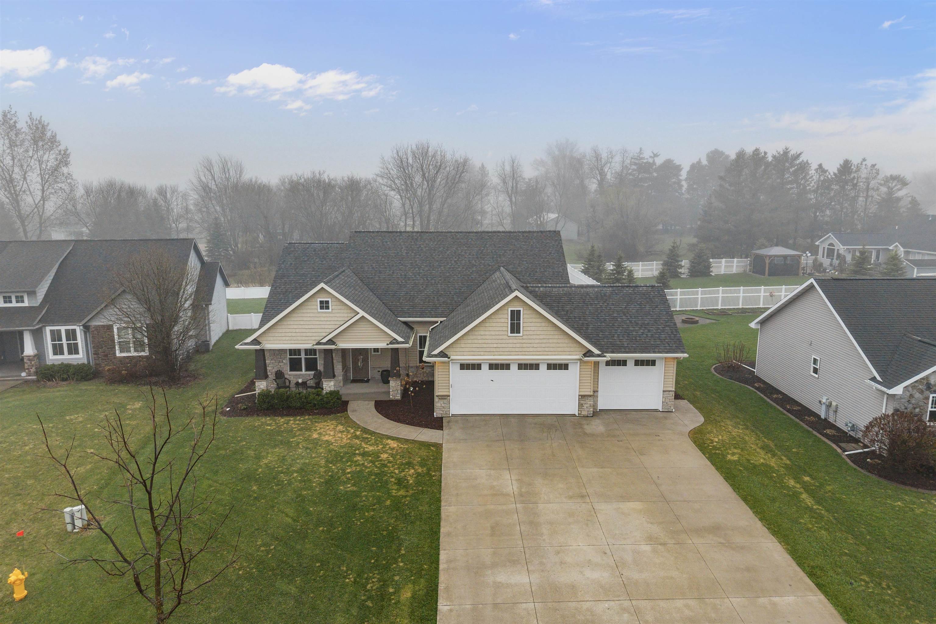 Greenville, Wisconsin, 54942-8126, United States, 6 Bedrooms Bedrooms, ,5 BathroomsBathrooms,Residential,For Sale,2040409