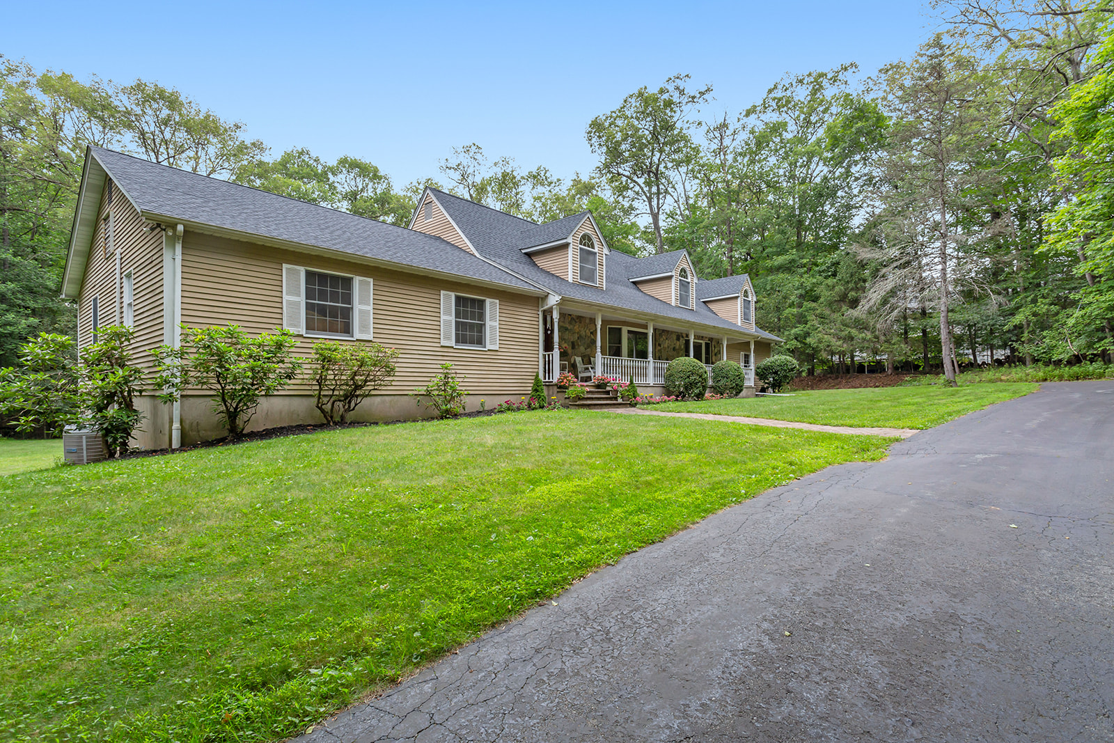 Ringwood, New Jersey, 07456, United States, 7 Bedrooms Bedrooms, ,4 BathroomsBathrooms,Residential,For Sale,1943457