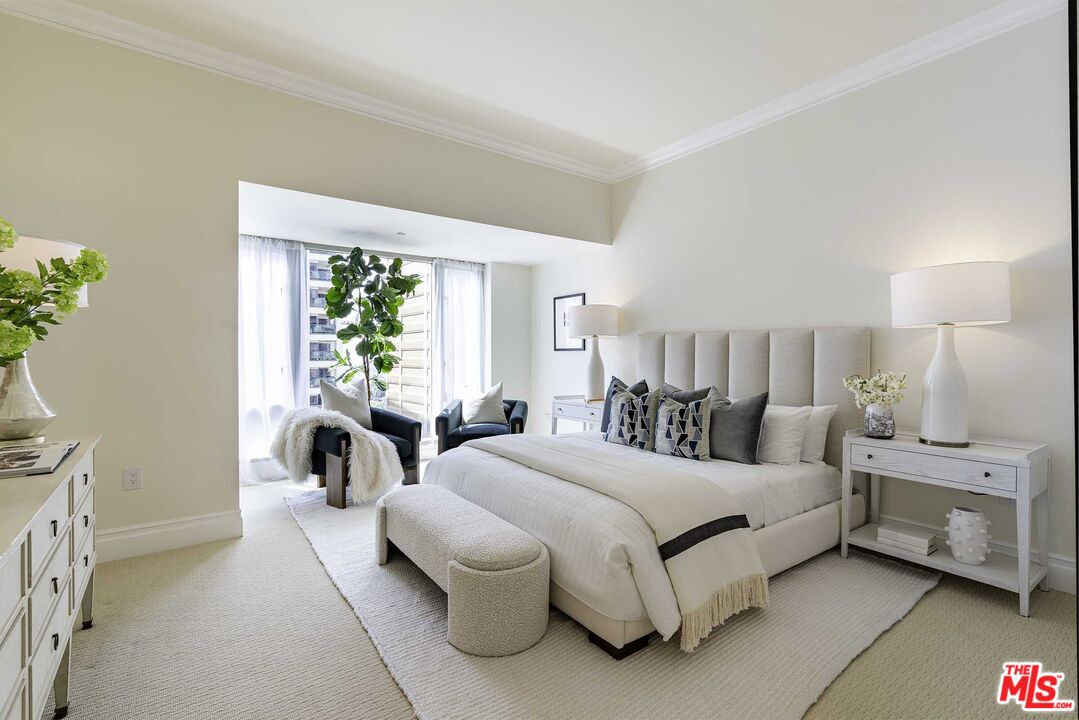 Los Angeles, California, 90024, United States, 2 Bedrooms Bedrooms, ,3 BathroomsBathrooms,Residential,For Sale,1840834