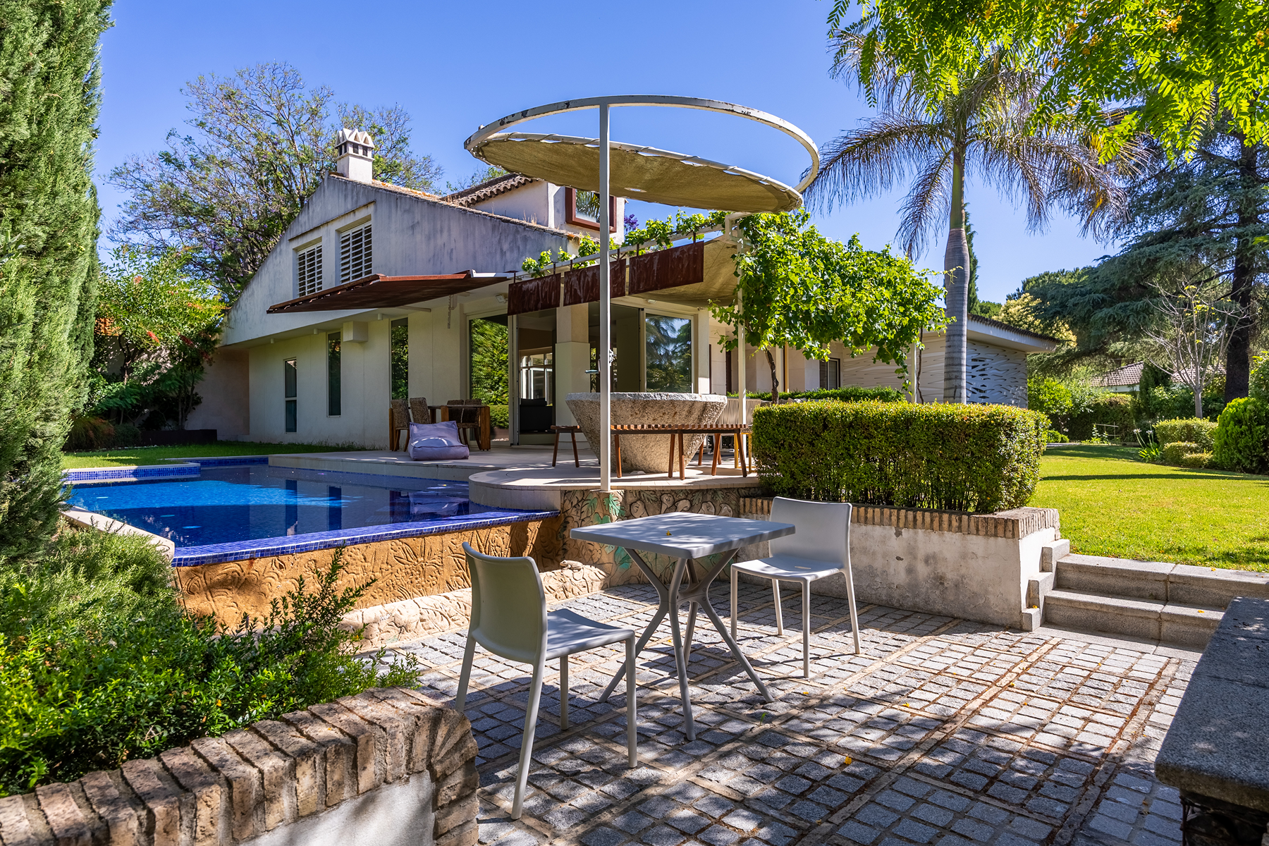  Designer detached house with pool in private development - 物件實景