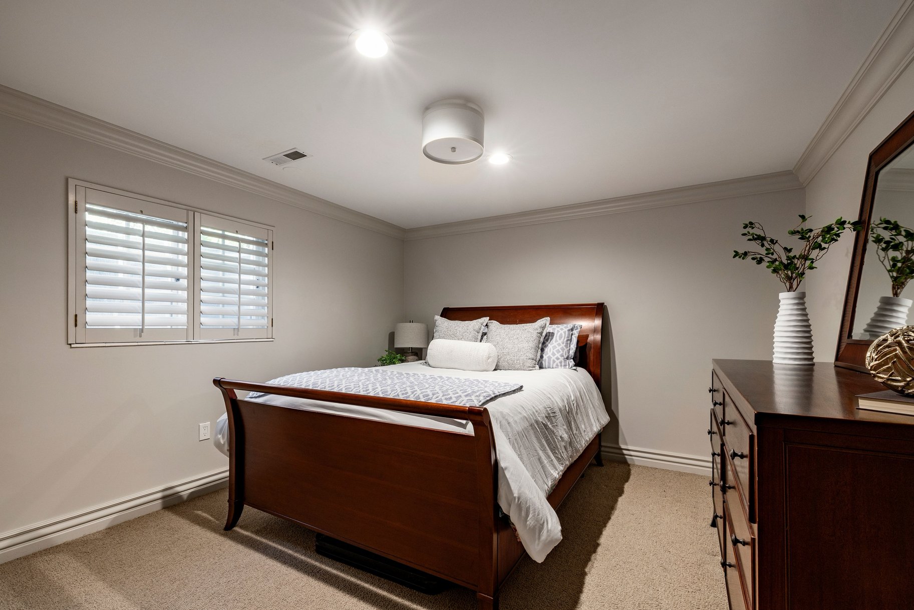  BEAUTIFULLY UPDATED FEDERAL HEIGHTS TWO STORY HOME - 物件實景