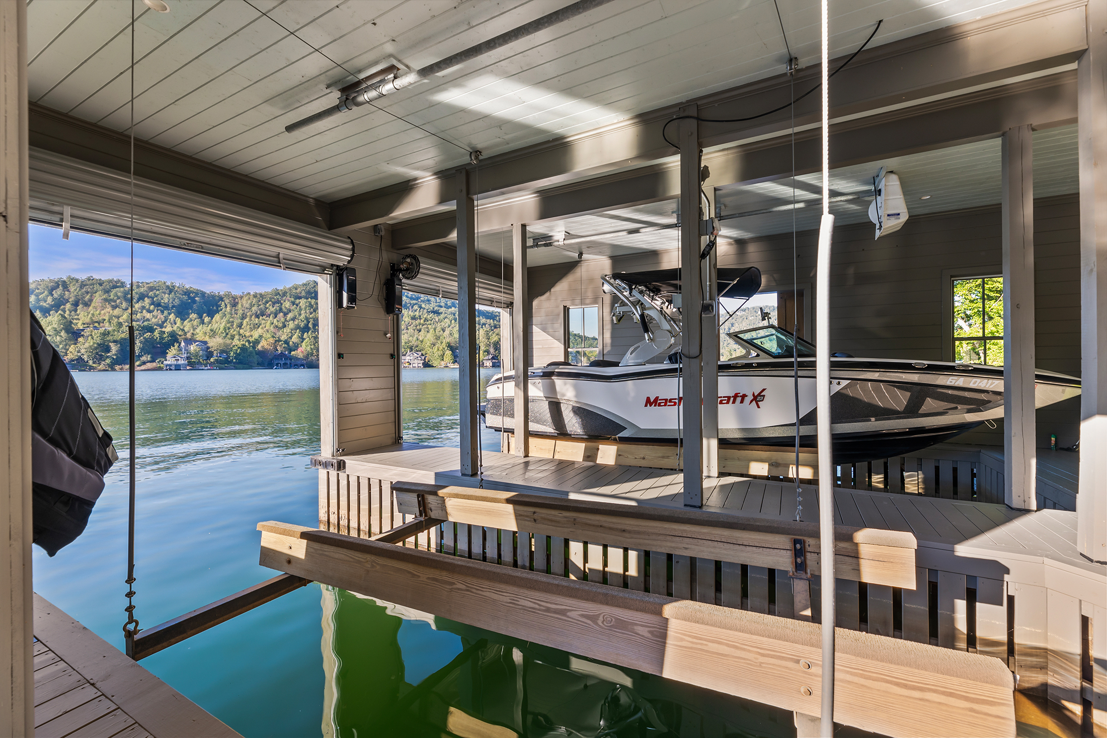  Breathtaking Lake Burton Views from an Exceptional Custom Lakehouse - 物件實景