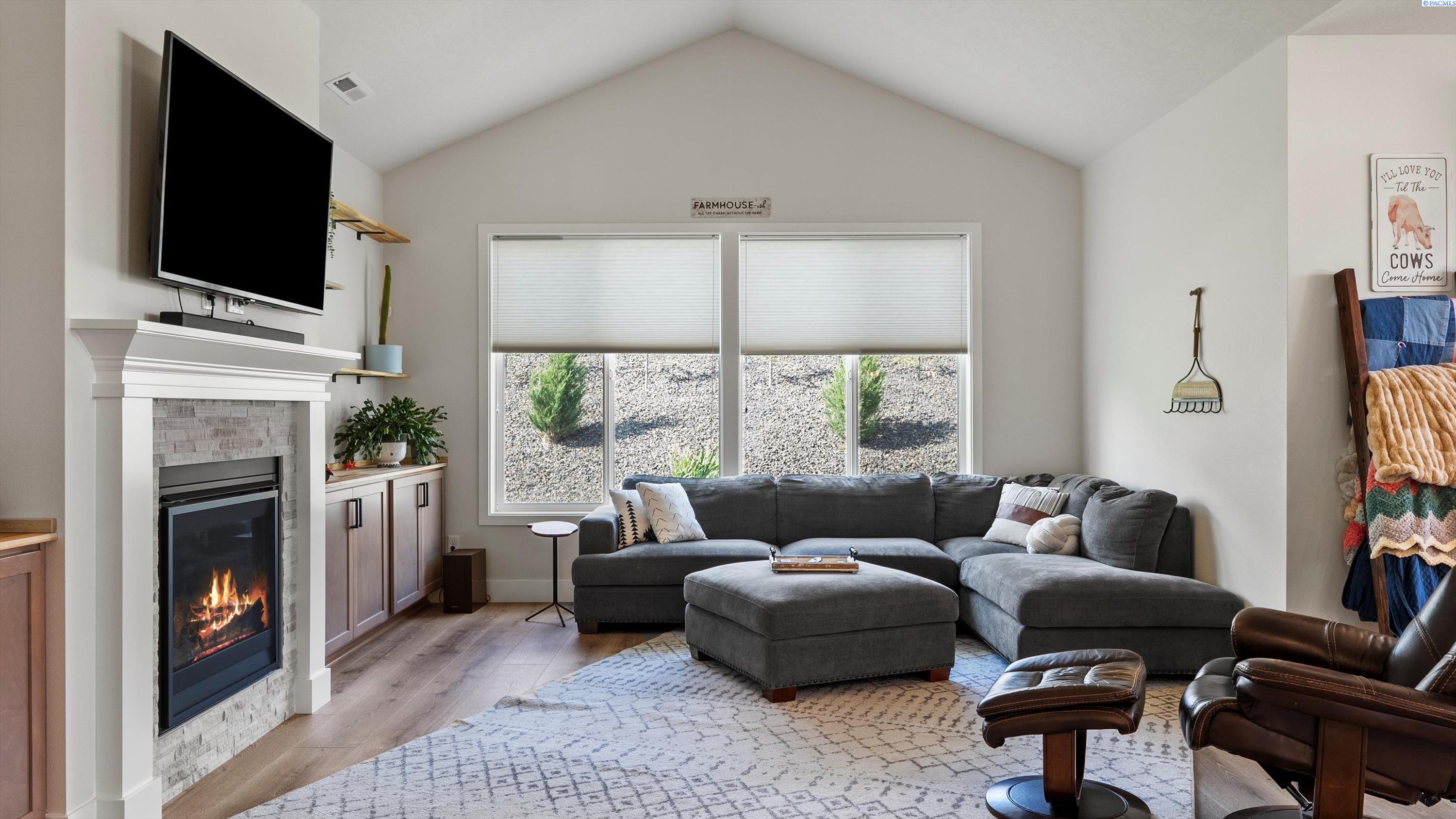 Kennewick, Washington, 99336, United States, 3 Bedrooms Bedrooms, ,3 BathroomsBathrooms,Residential,For Sale,1819962