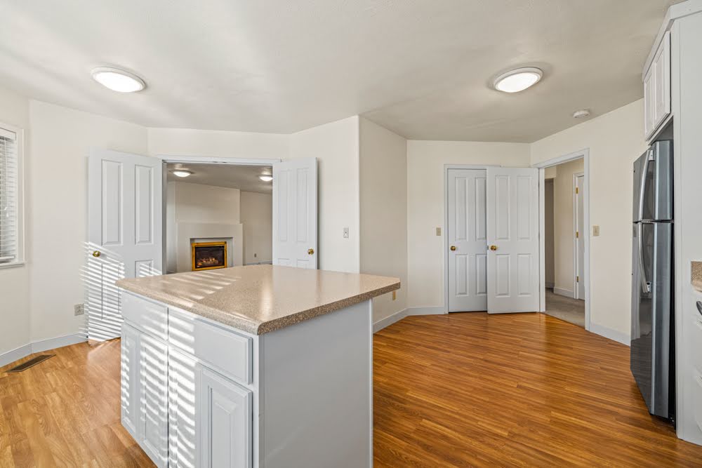 KLAMATH FALLS, Oregon, 97601, United States, 3 Bedrooms Bedrooms, ,4 BathroomsBathrooms,Residential,For Sale,1981715