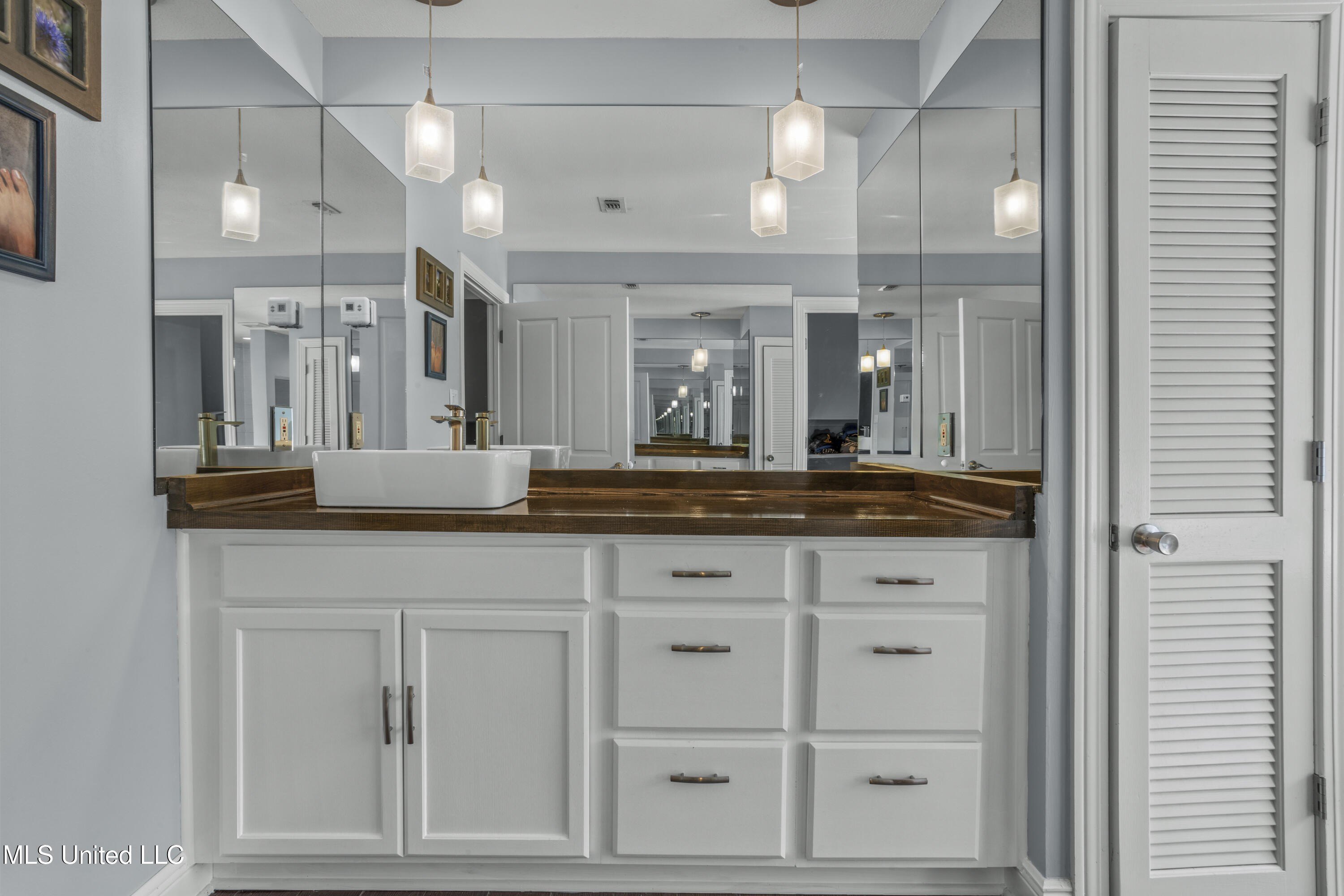 Gulfport, Mississippi, 39507, United States, 4 Bedrooms Bedrooms, ,4 BathroomsBathrooms,Residential,For Sale,1974539